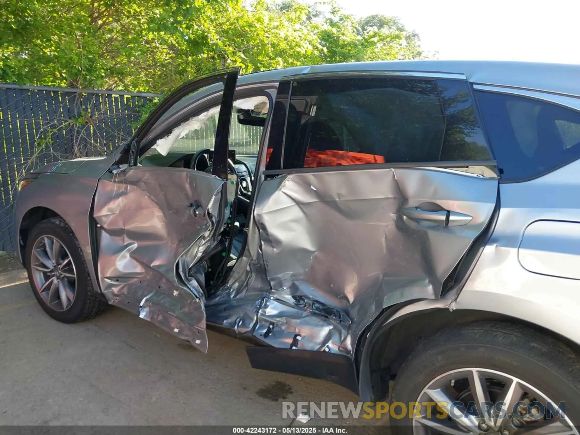 6 Photograph of a damaged car 5J8TC2H5XLL017439 ACURA RDX 2020