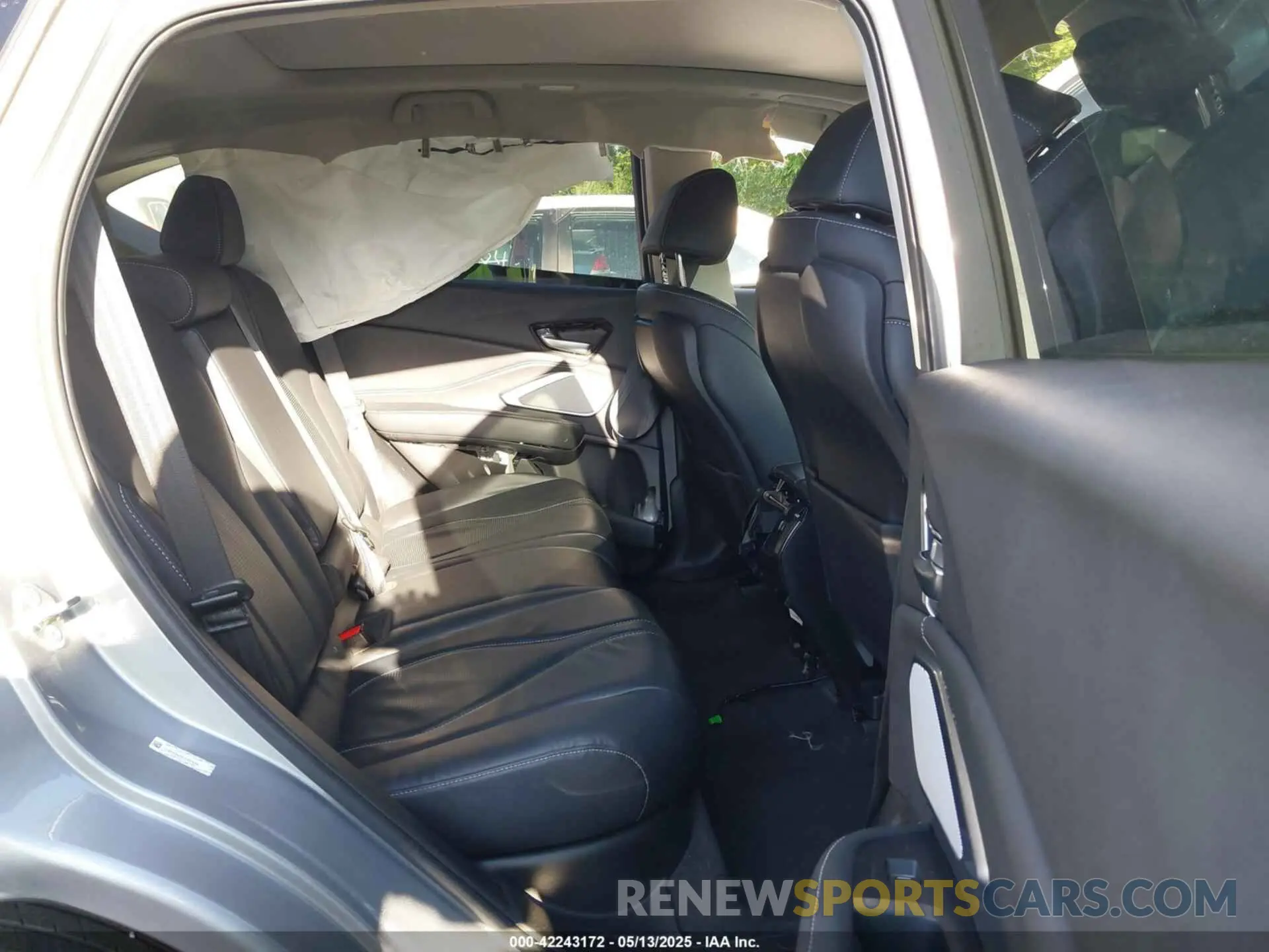 8 Photograph of a damaged car 5J8TC2H5XLL017439 ACURA RDX 2020