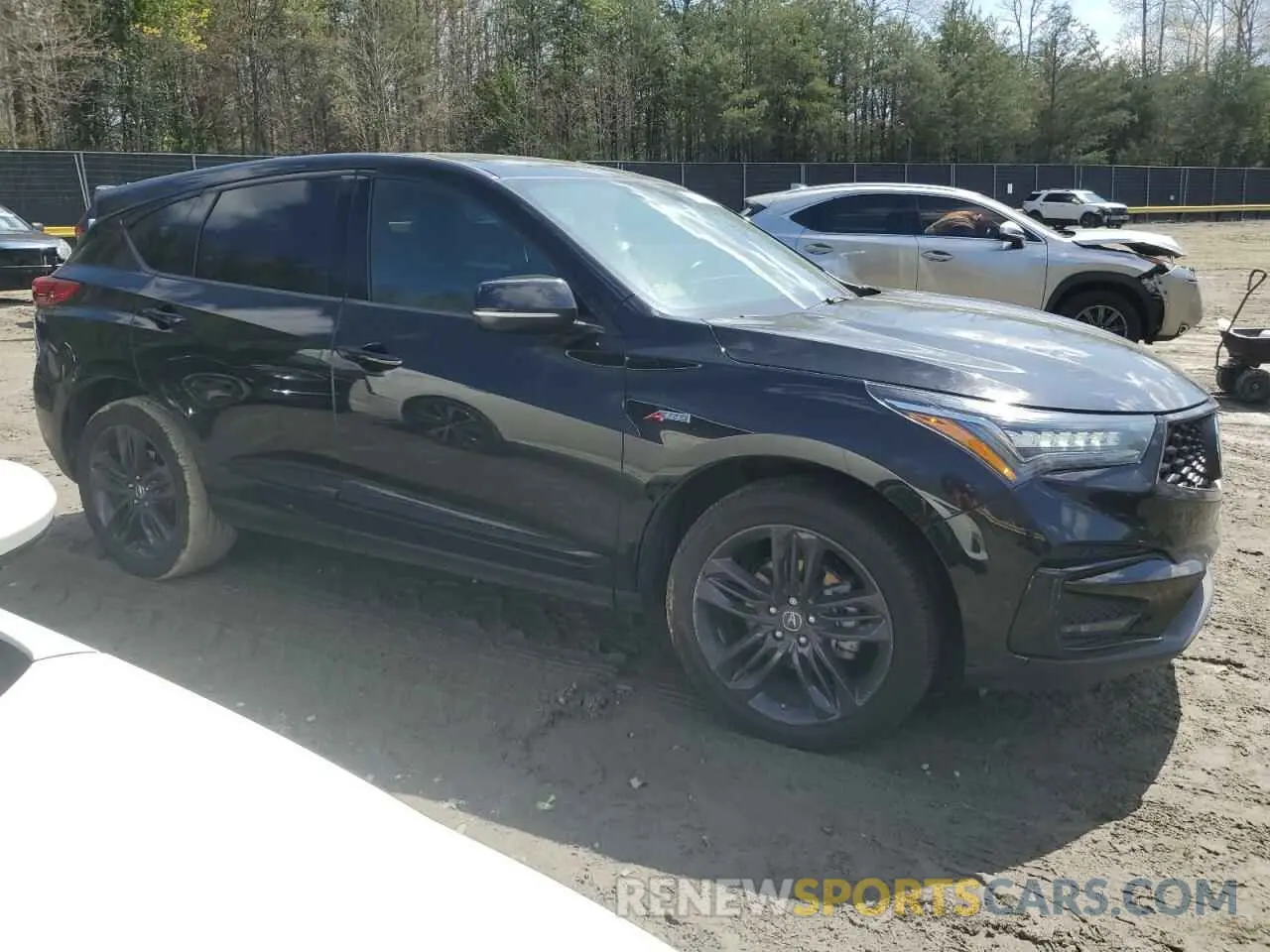 4 Photograph of a damaged car 5J8TC2H61LL018469 ACURA RDX 2020