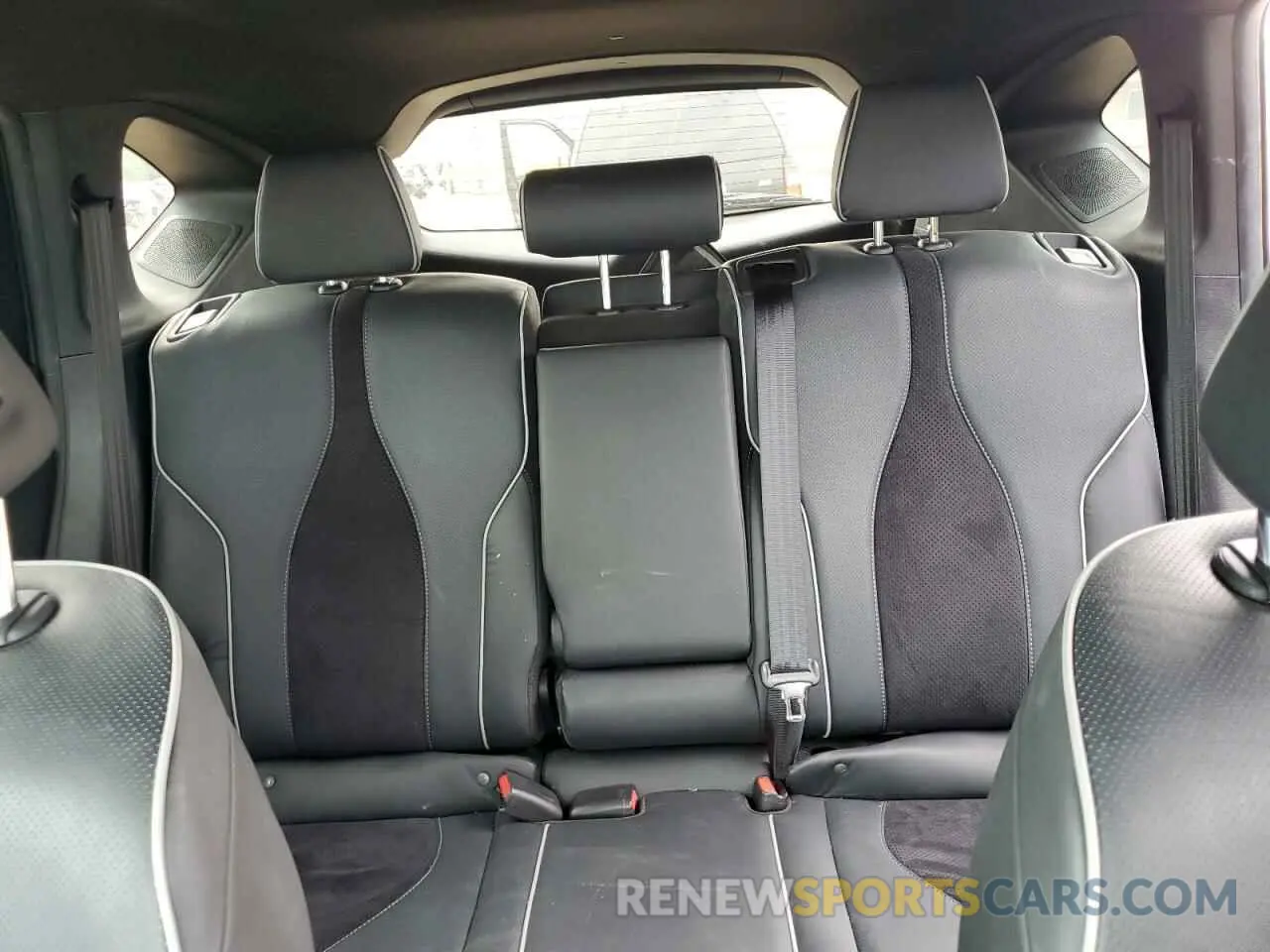 10 Photograph of a damaged car 5J8TC2H61LL022814 ACURA RDX 2020