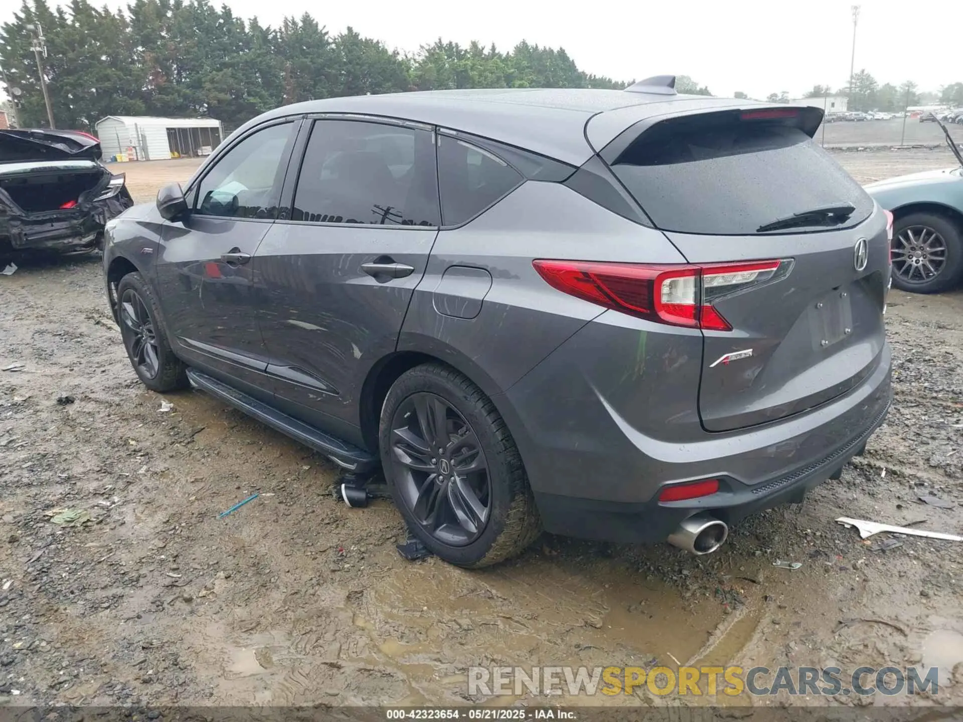 3 Photograph of a damaged car 5J8TC2H65LL035338 ACURA RDX 2020