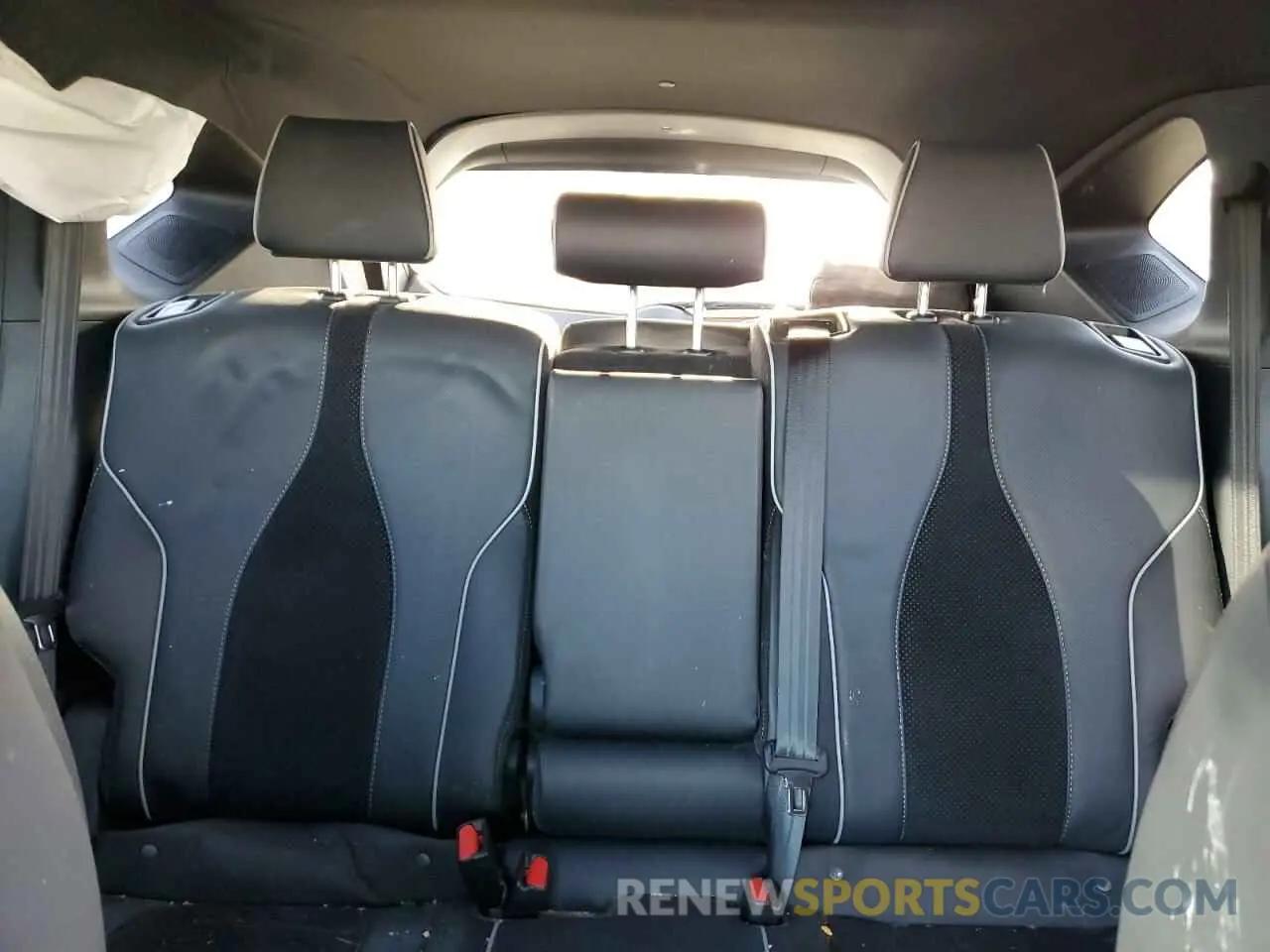 10 Photograph of a damaged car 5J8TC2H66LL018158 ACURA RDX 2020
