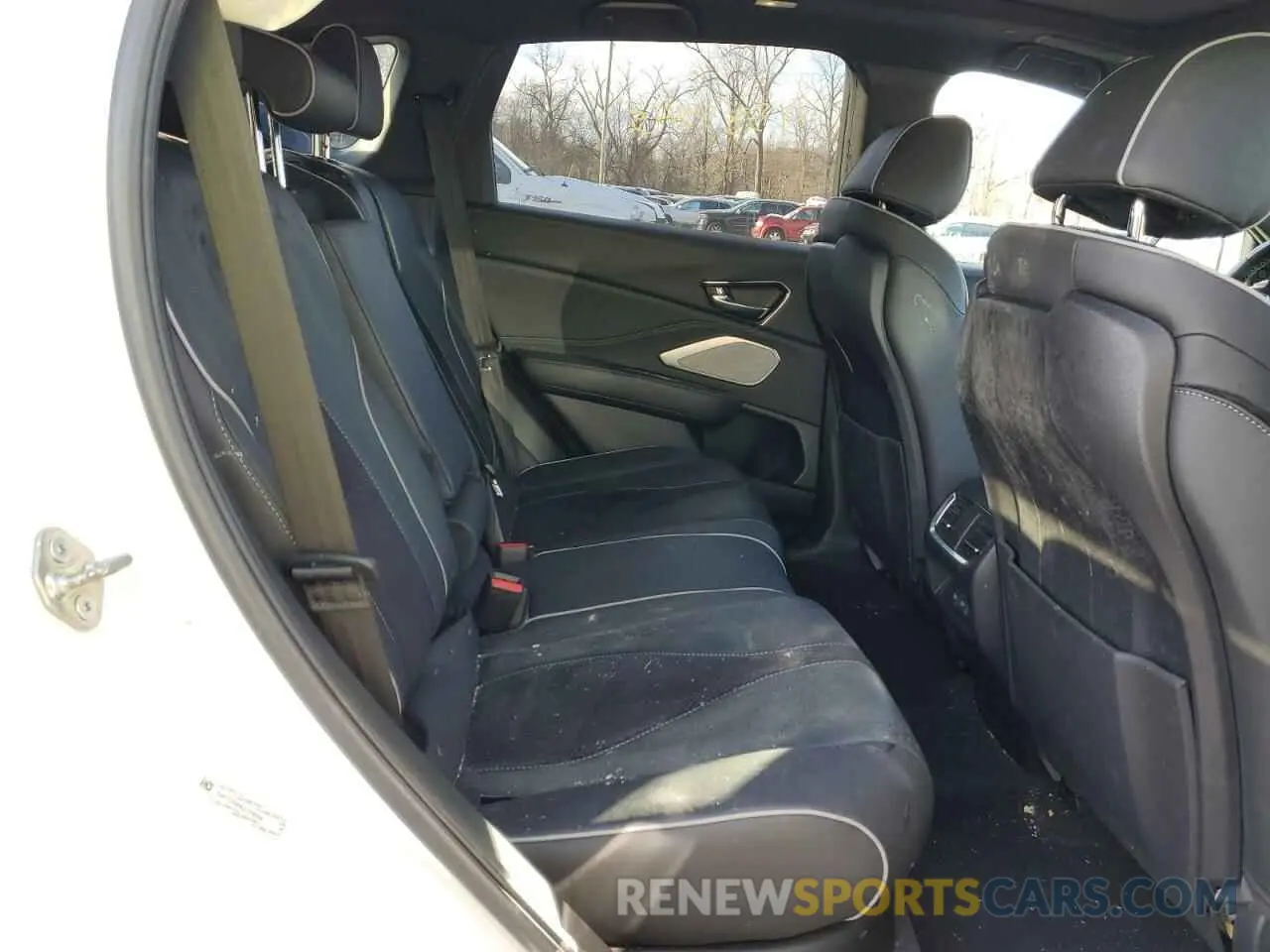 11 Photograph of a damaged car 5J8TC2H66LL018158 ACURA RDX 2020