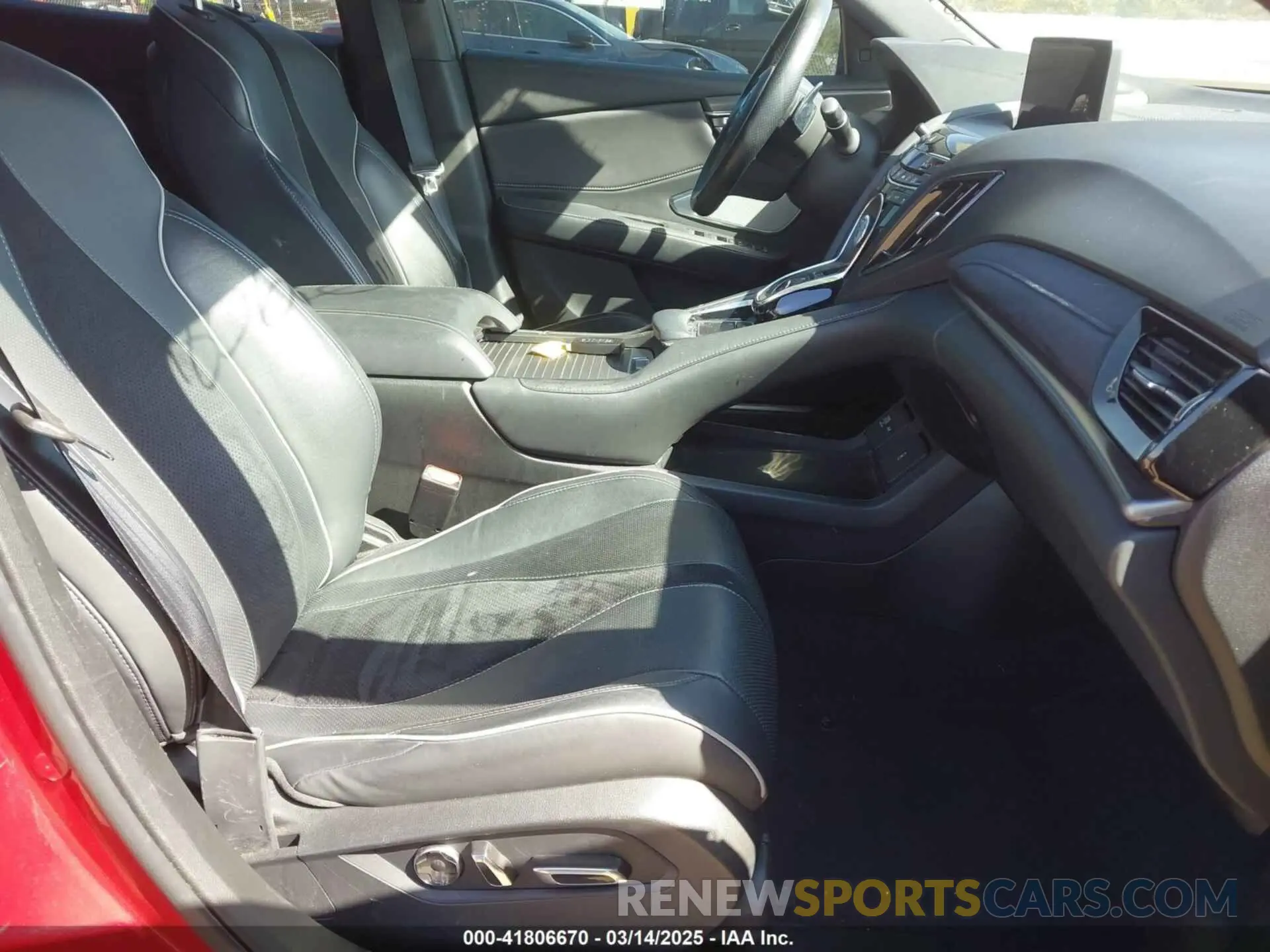 5 Photograph of a damaged car 5J8TC2H67LL802428 ACURA RDX 2020