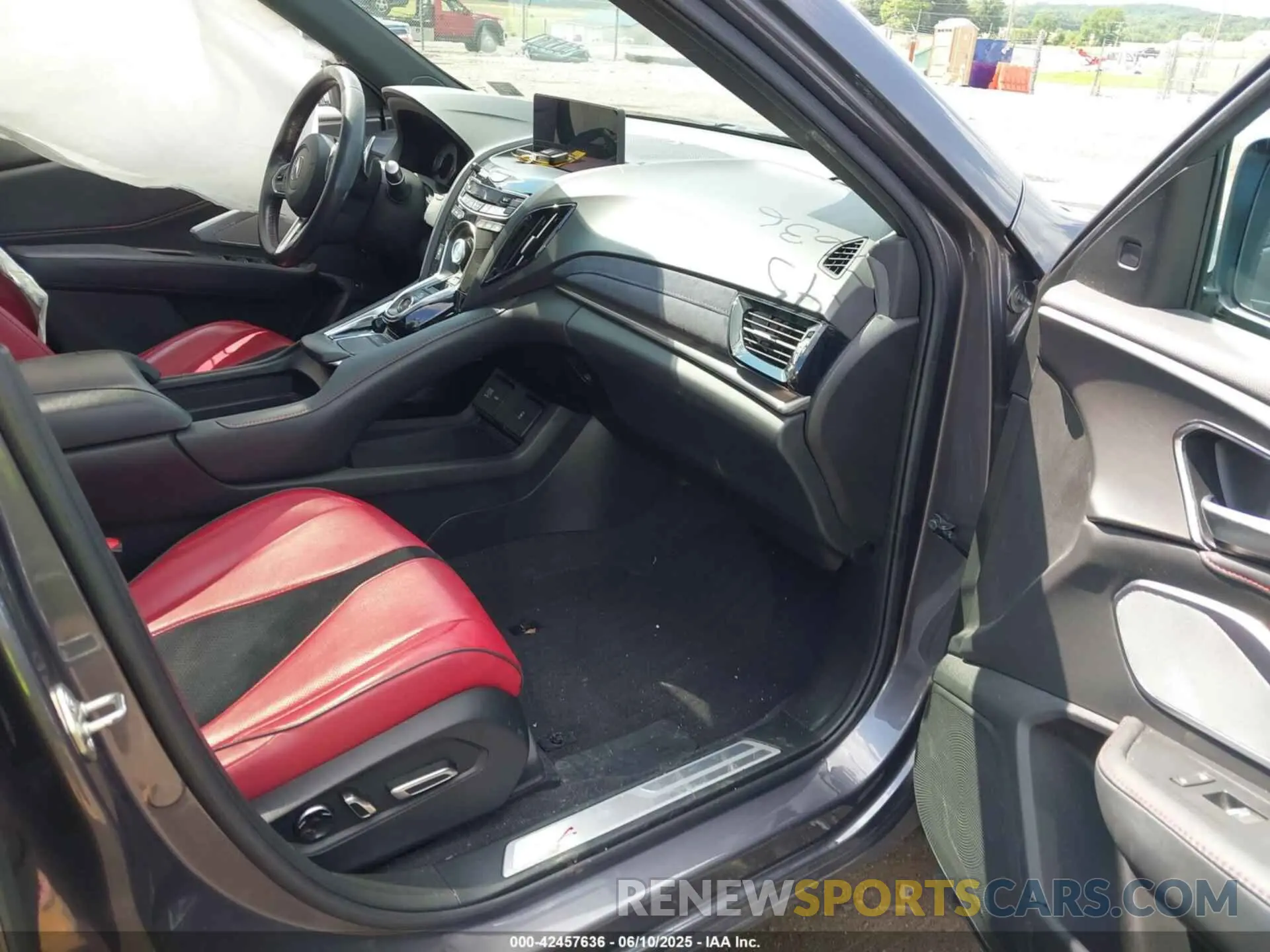 5 Photograph of a damaged car 5J8TC2H6XLL040065 ACURA RDX 2020