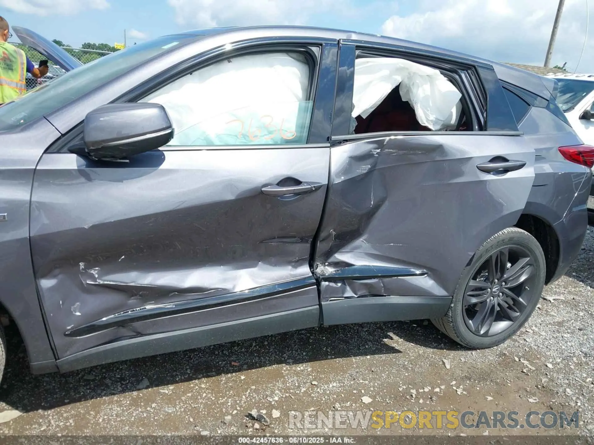 6 Photograph of a damaged car 5J8TC2H6XLL040065 ACURA RDX 2020