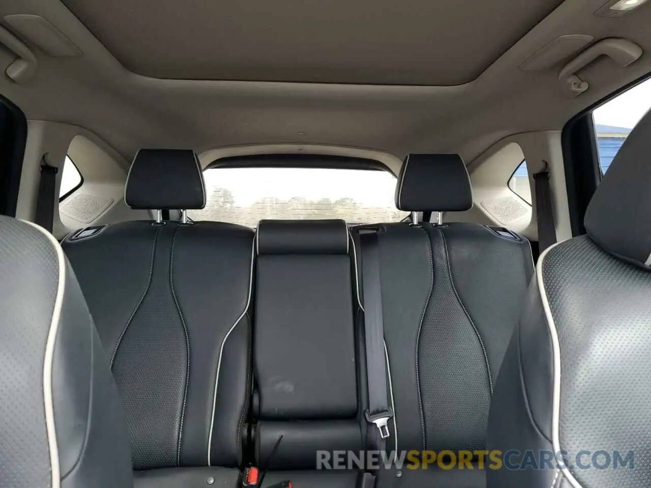 10 Photograph of a damaged car 5J8TC2H70LL038169 ACURA RDX 2020