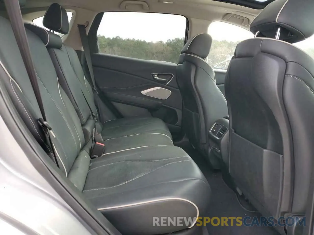 11 Photograph of a damaged car 5J8TC2H70LL038169 ACURA RDX 2020