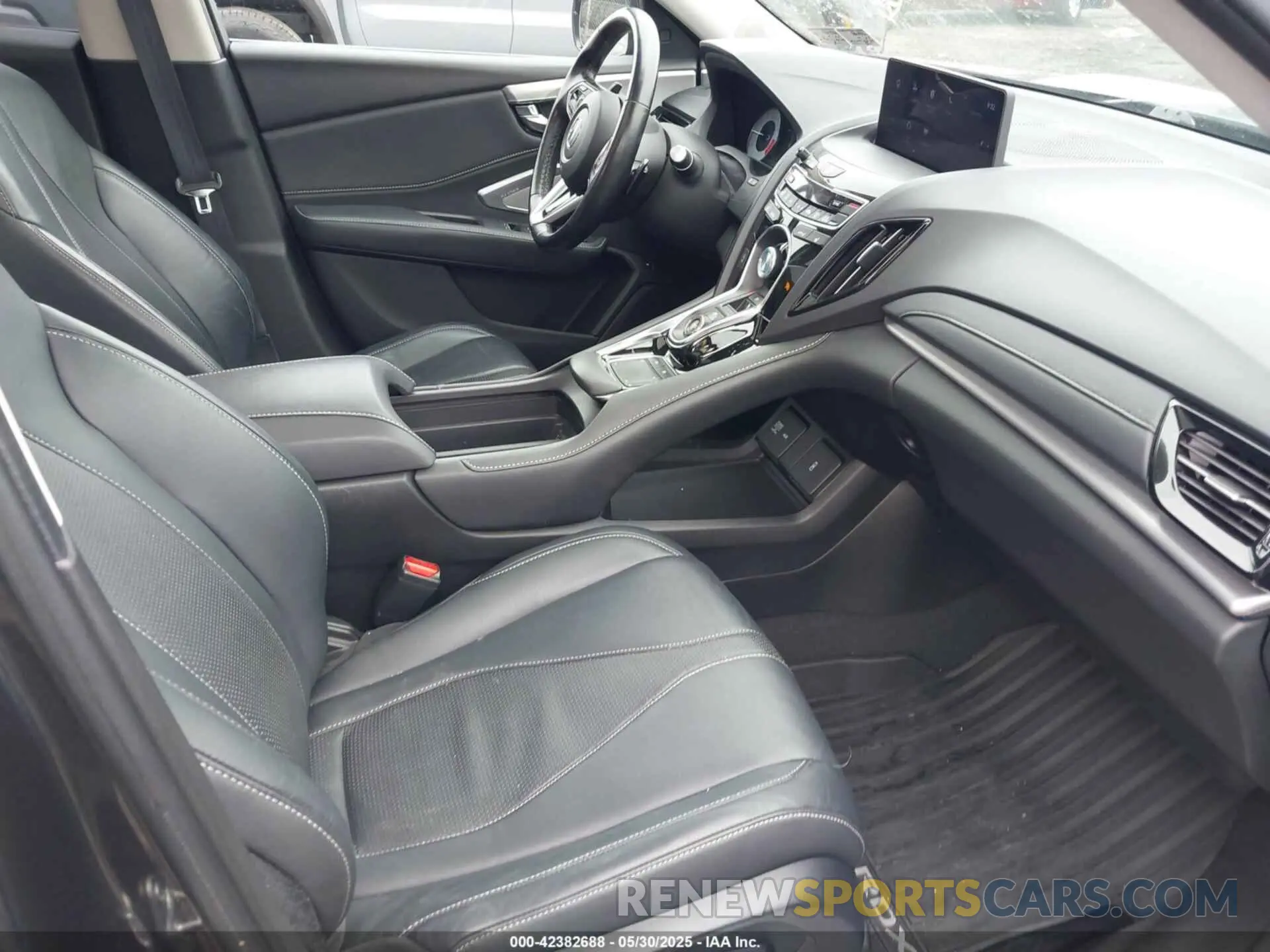 5 Photograph of a damaged car 5J8TC2H73LL809899 ACURA RDX 2020