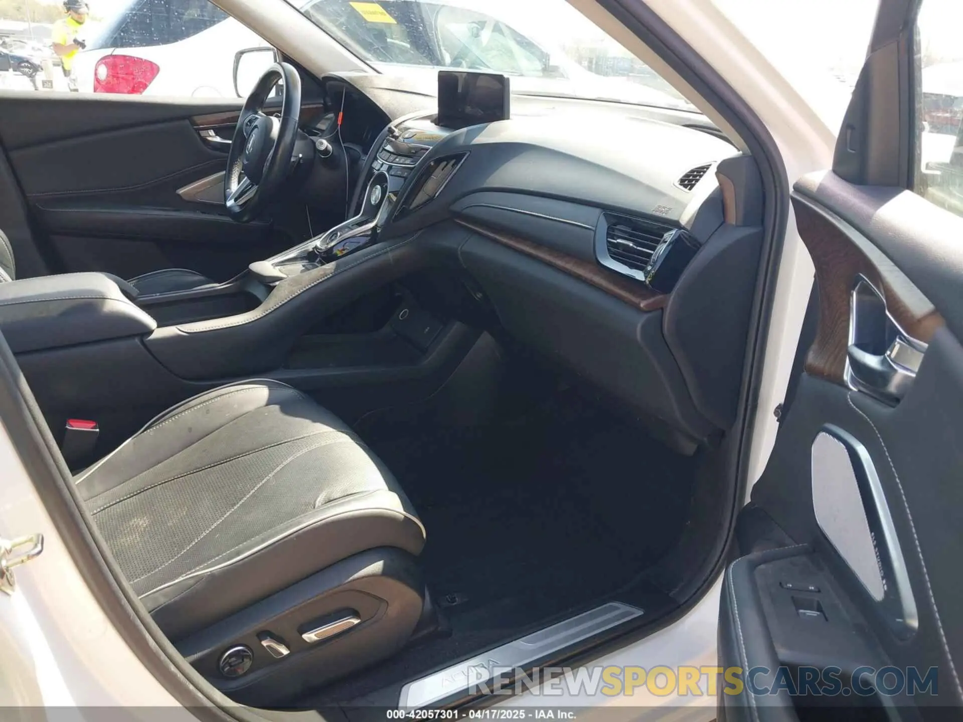 5 Photograph of a damaged car 5J8TC2H77LL022972 ACURA RDX 2020