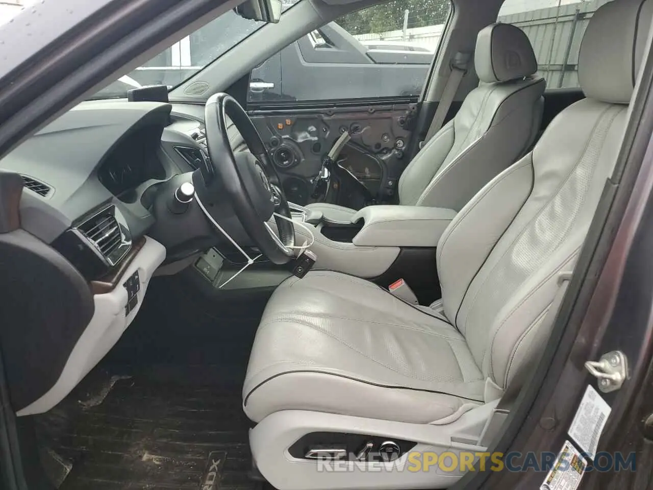 7 Photograph of a damaged car 5J8TC2H7XLL016471 ACURA RDX 2020