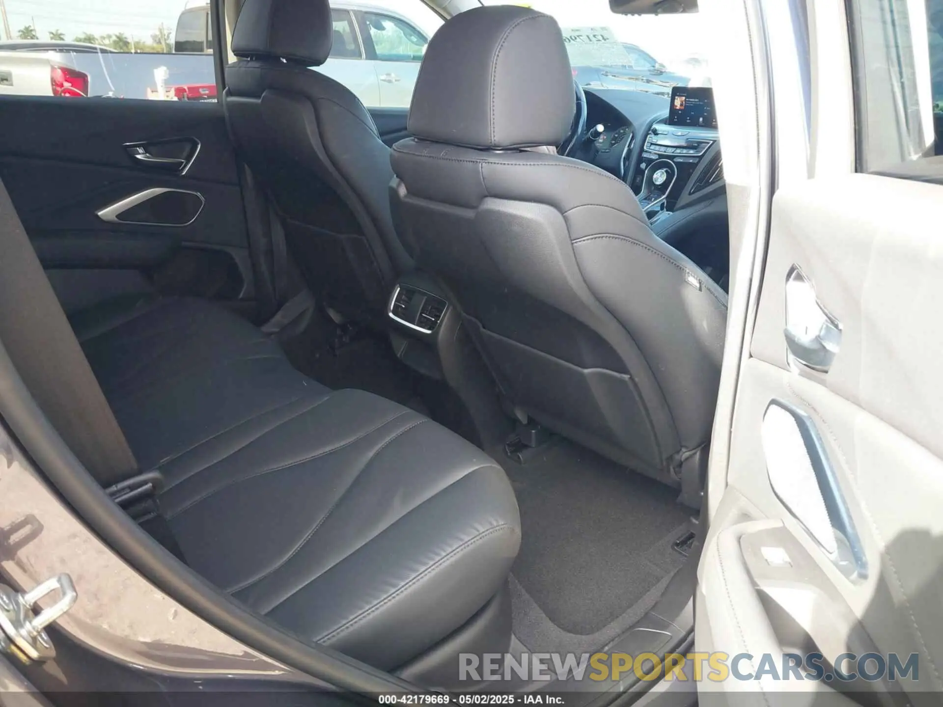 8 Photograph of a damaged car 5J8TC1H32ML001584 ACURA RDX 2021