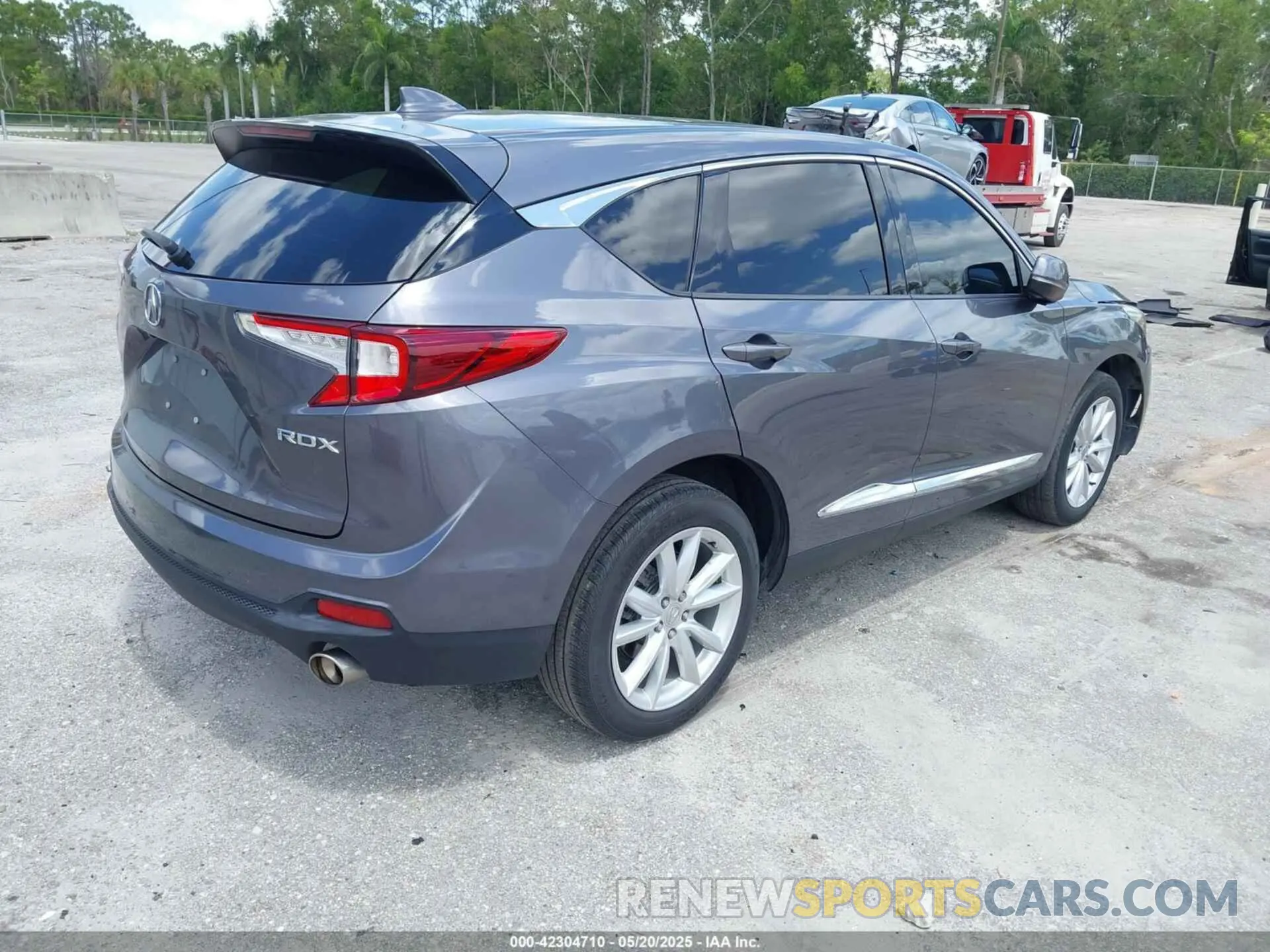 4 Photograph of a damaged car 5J8TC1H33ML016658 ACURA RDX 2021