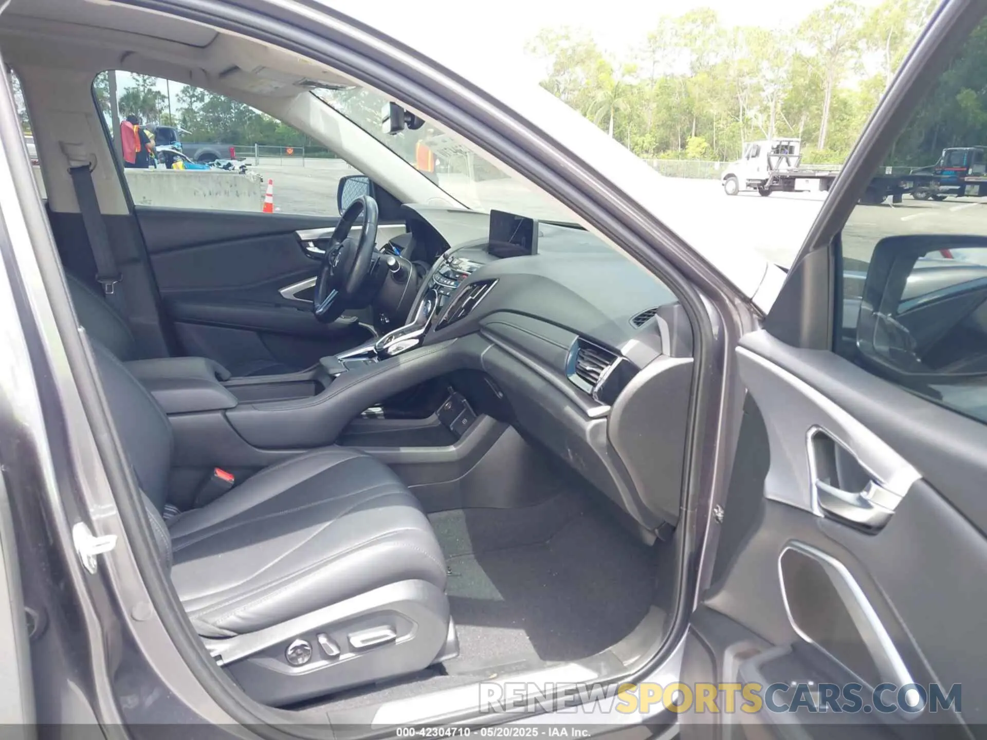 5 Photograph of a damaged car 5J8TC1H33ML016658 ACURA RDX 2021