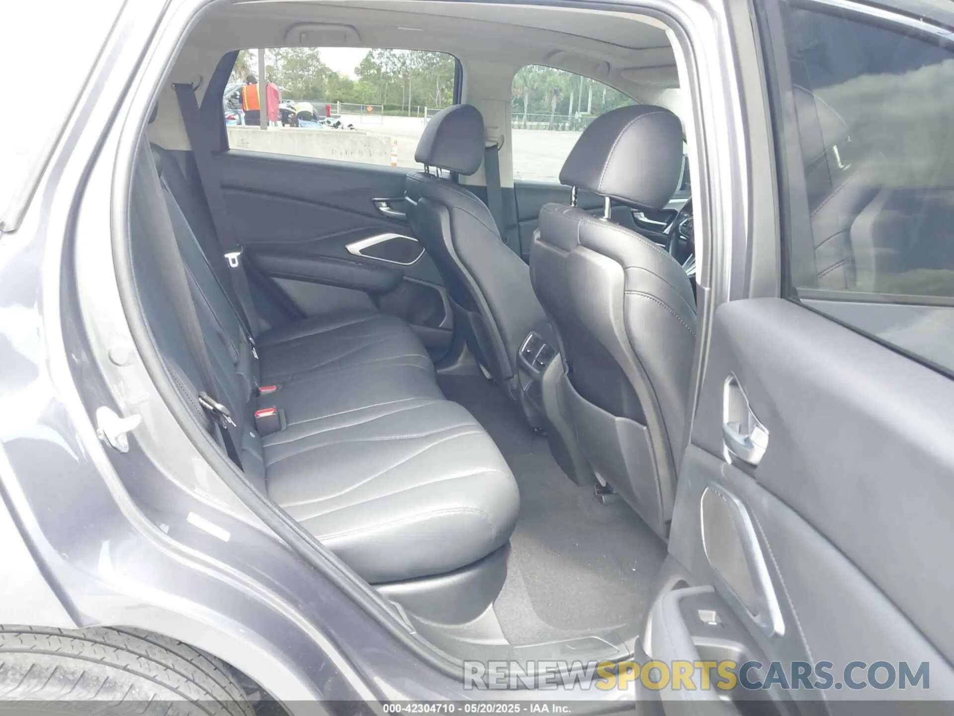 8 Photograph of a damaged car 5J8TC1H33ML016658 ACURA RDX 2021