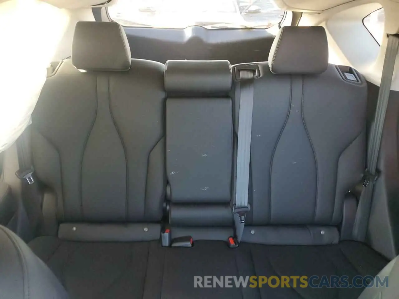 10 Photograph of a damaged car 5J8TC1H3XML005852 ACURA RDX 2021
