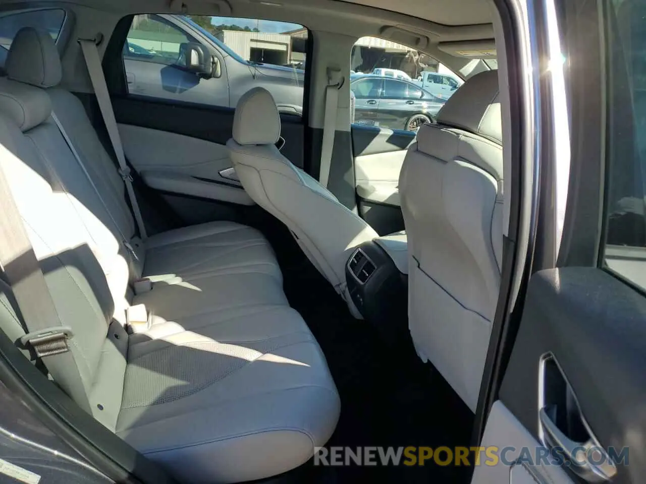 11 Photograph of a damaged car 5J8TC1H56ML000648 ACURA RDX 2021