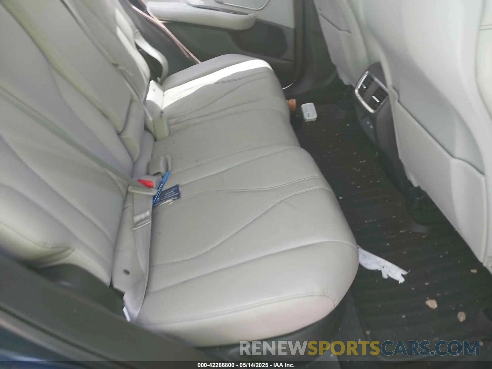 8 Photograph of a damaged car 5J8TC1H5XML011202 ACURA RDX 2021