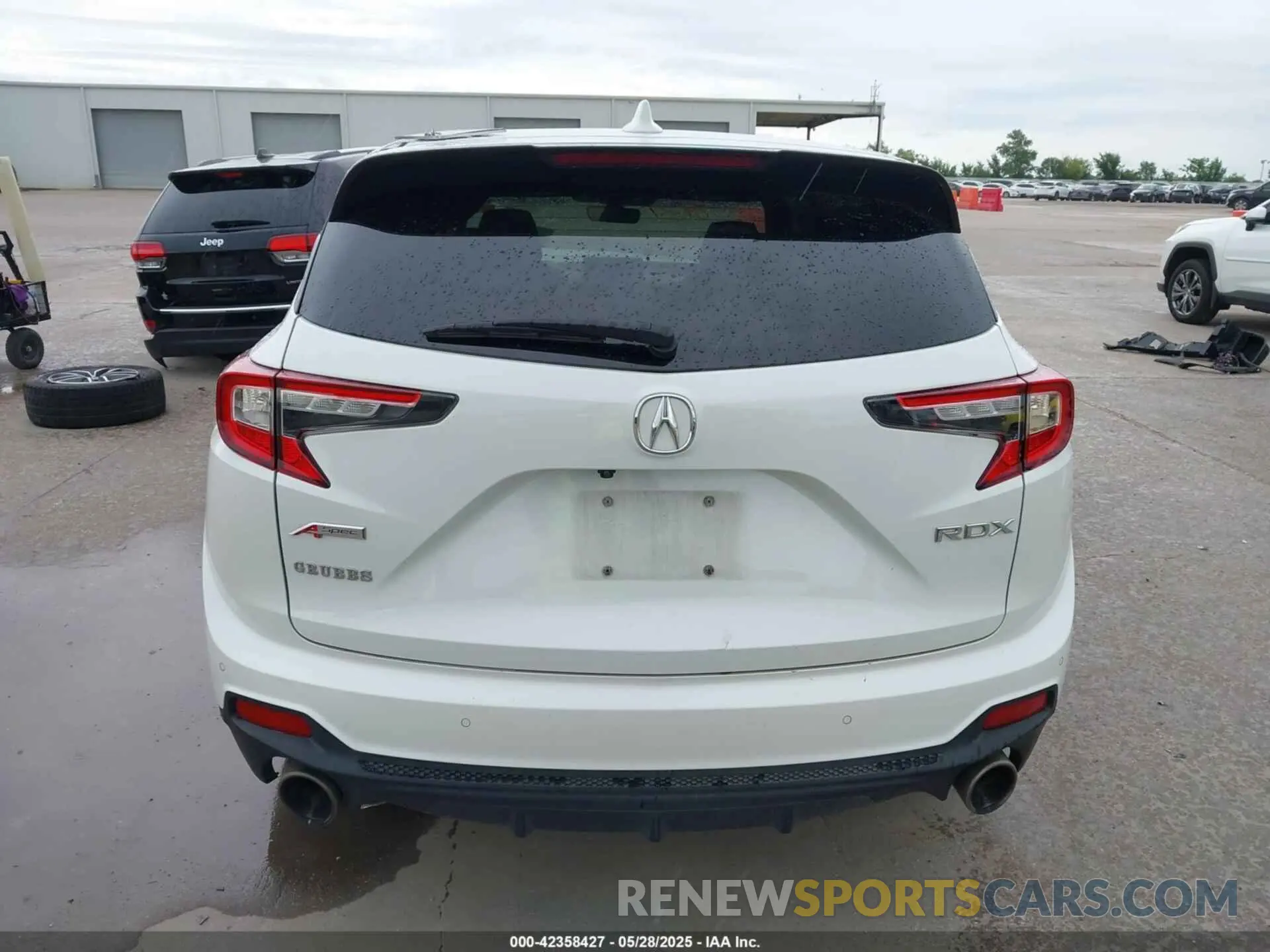 17 Photograph of a damaged car 5J8TC1H6XML023228 ACURA RDX 2021