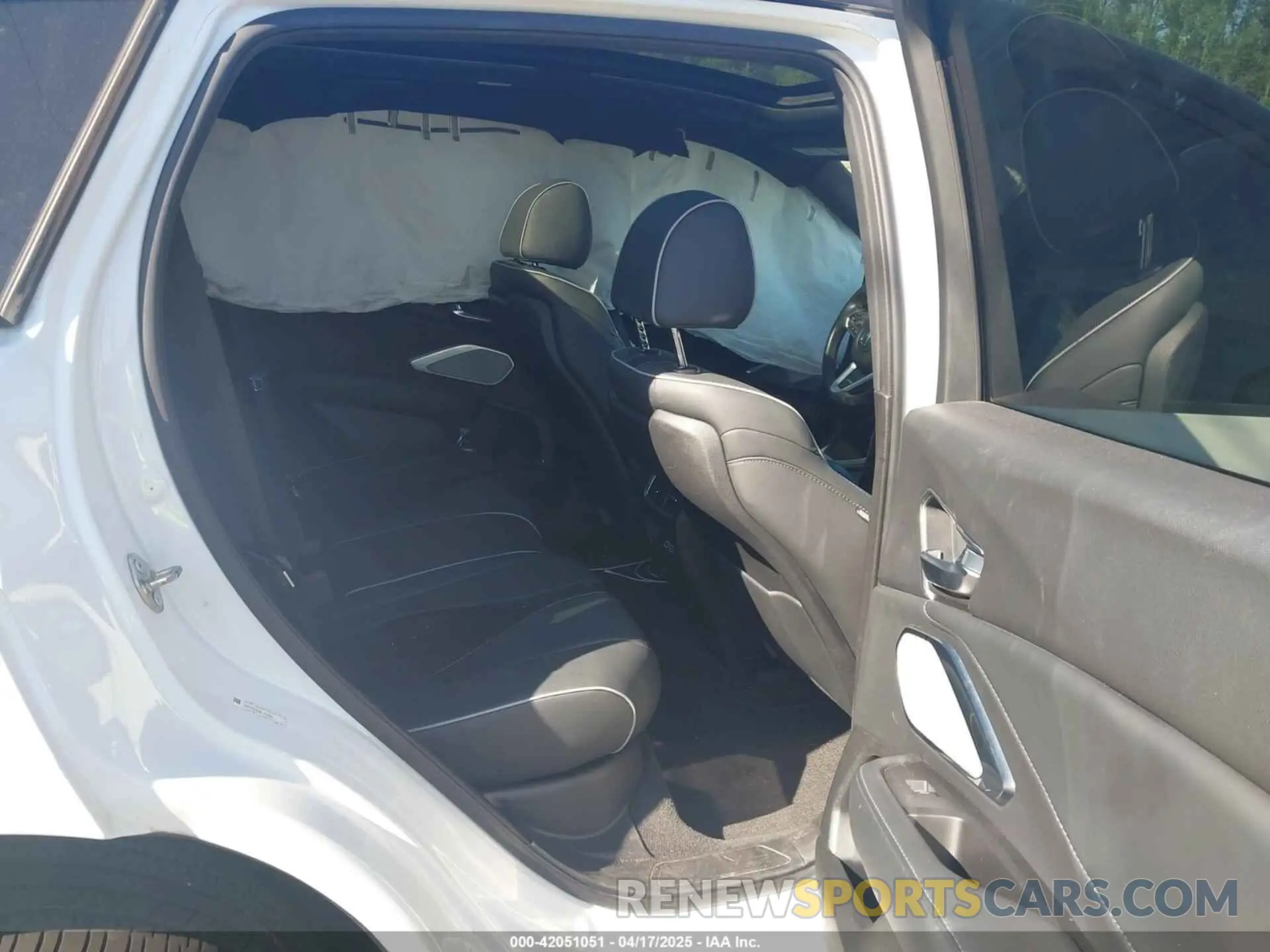 8 Photograph of a damaged car 5J8TC2H63ML010925 ACURA RDX 2021