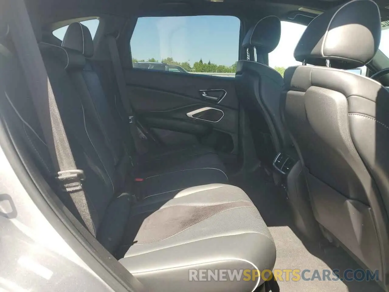 11 Photograph of a damaged car 5J8TC2H64ML000095 ACURA RDX 2021