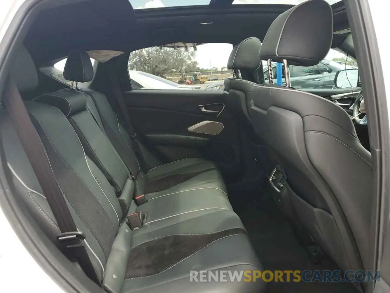 11 Photograph of a damaged car 5J8TC2H6XML035465 ACURA RDX 2021