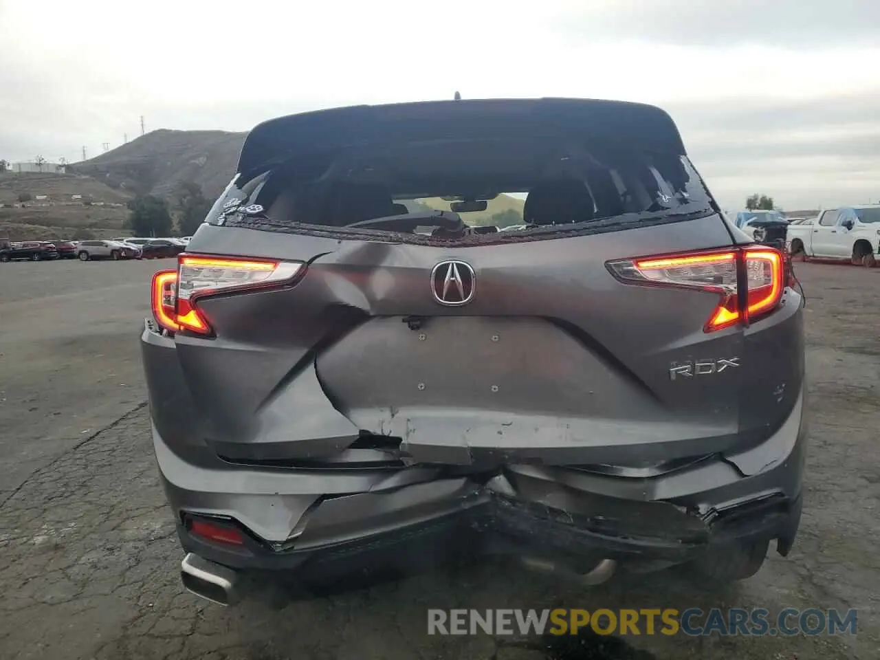 6 Photograph of a damaged car 5J8TC1H31NL000833 ACURA RDX 2022