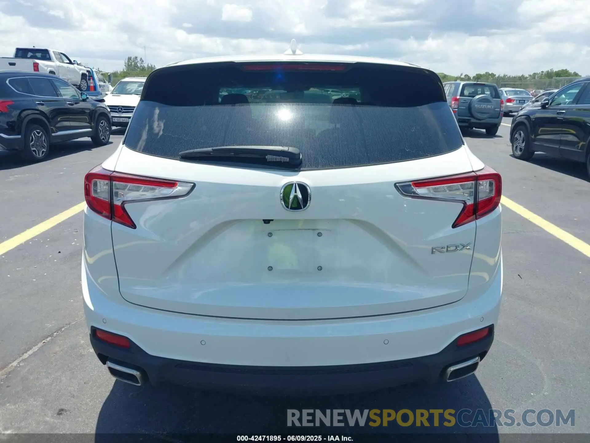16 Photograph of a damaged car 5J8TC1H58NL001382 ACURA RDX 2022