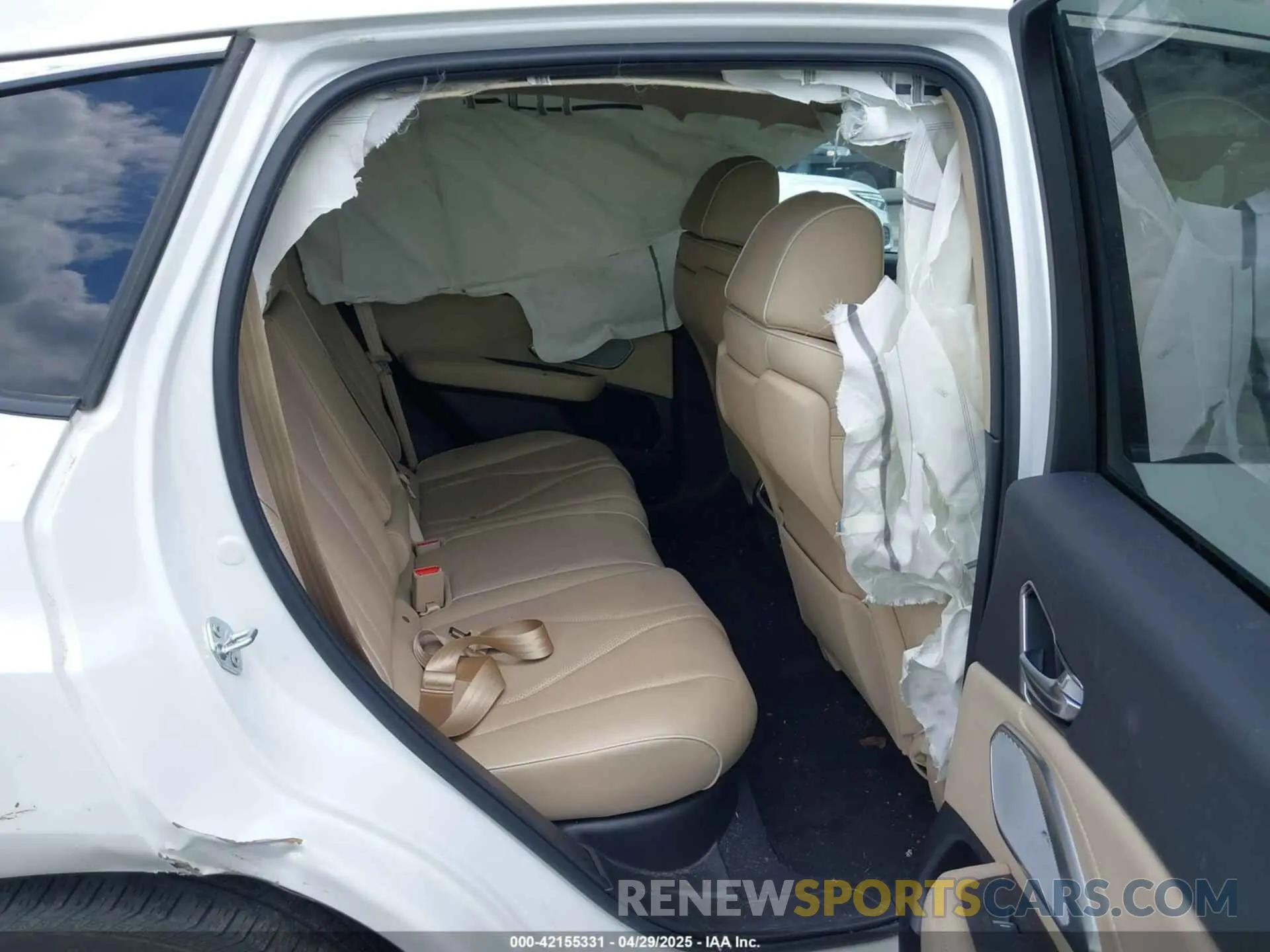 8 Photograph of a damaged car 5J8TC2H72NL009713 ACURA RDX 2022