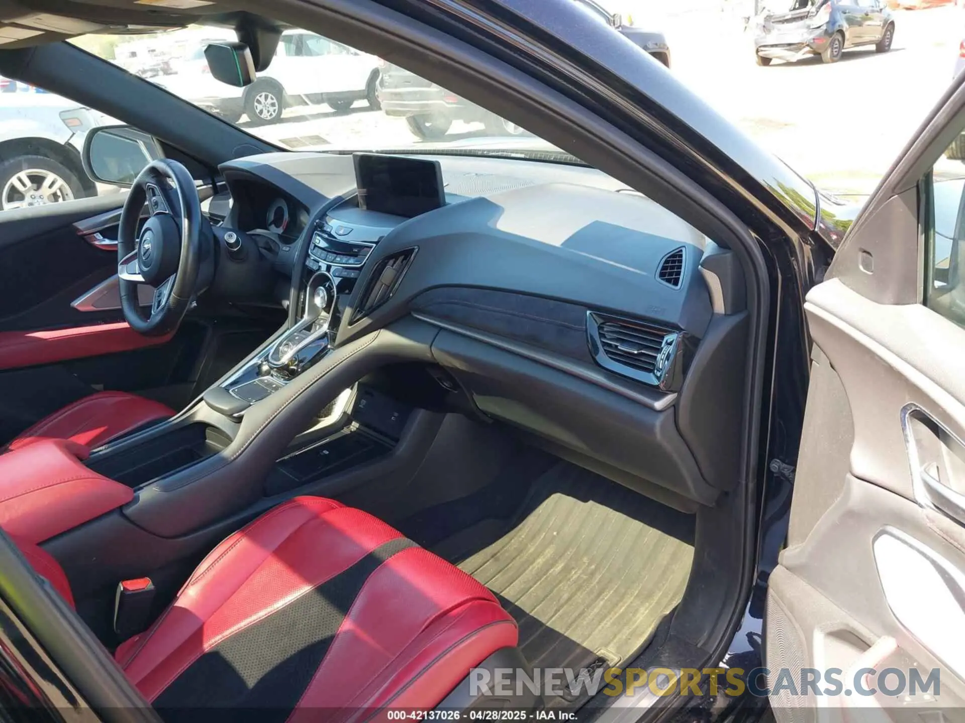 5 Photograph of a damaged car 5J8TC2H85NL013697 ACURA RDX 2022