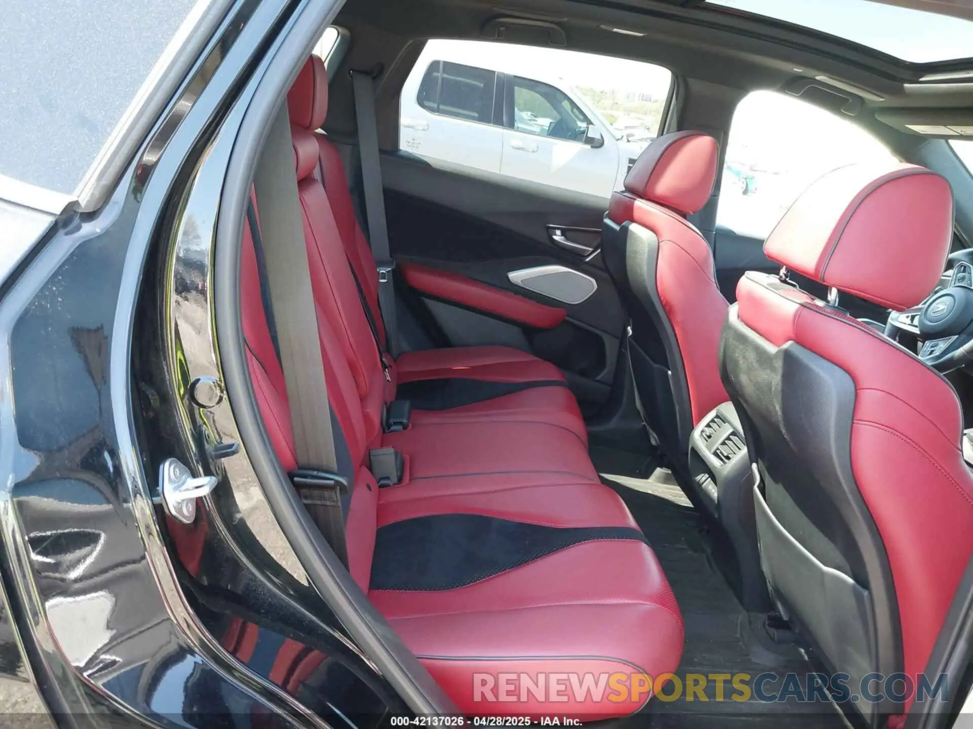 8 Photograph of a damaged car 5J8TC2H85NL013697 ACURA RDX 2022