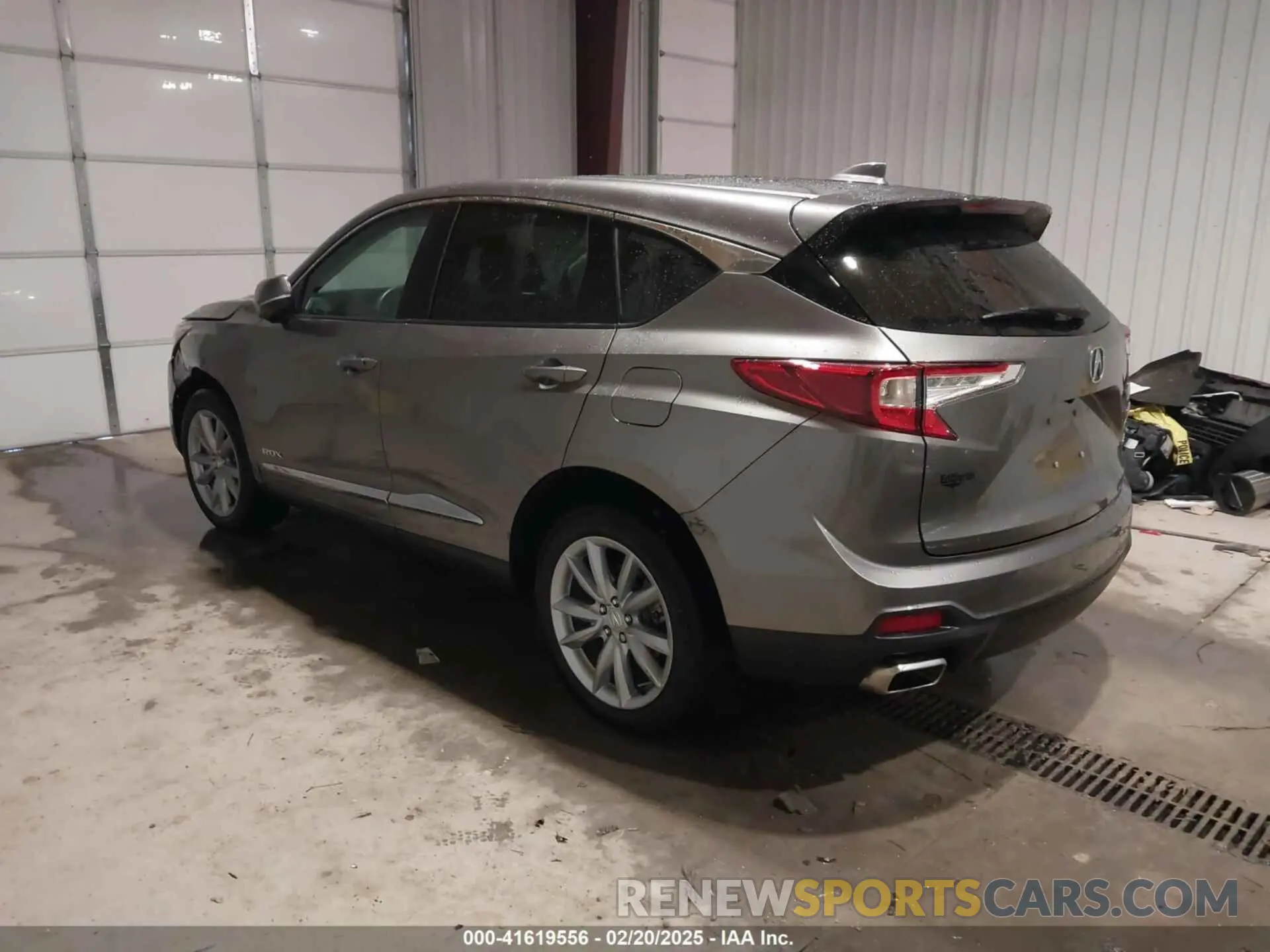 3 Photograph of a damaged car 5J8TC2H33PL013401 ACURA RDX 2023