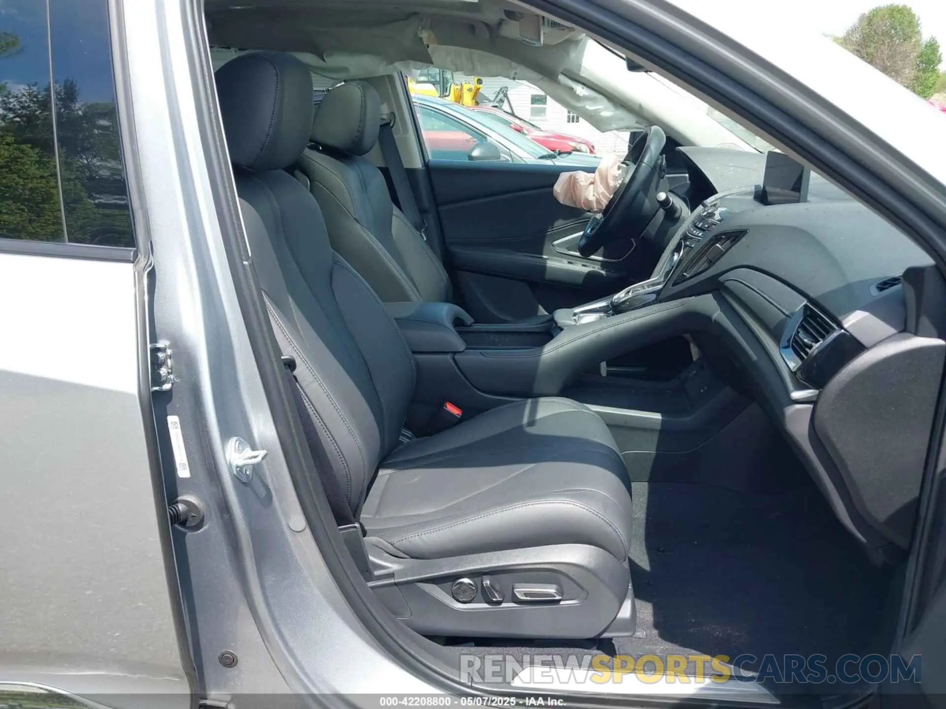 5 Photograph of a damaged car 5J8TC2H36PL024683 ACURA RDX 2023