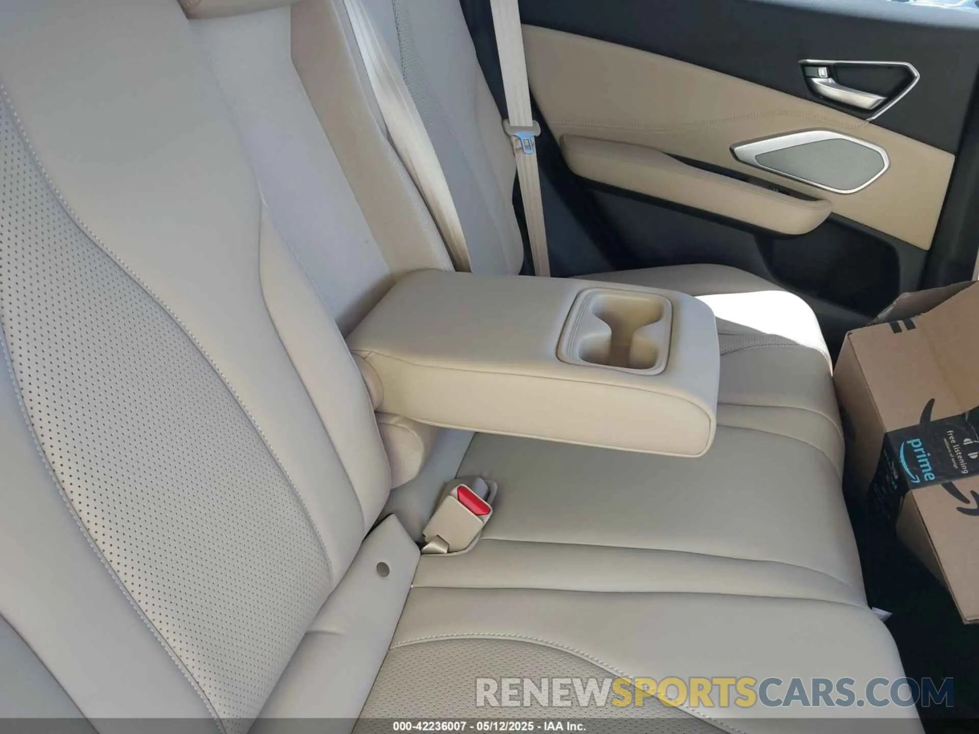 8 Photograph of a damaged car 5J8TC2H57RL017388 ACURA RDX 2024