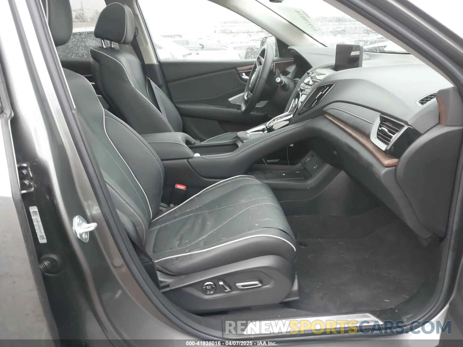 5 Photograph of a damaged car 5J8TC2H72RL023102 ACURA RDX 2024
