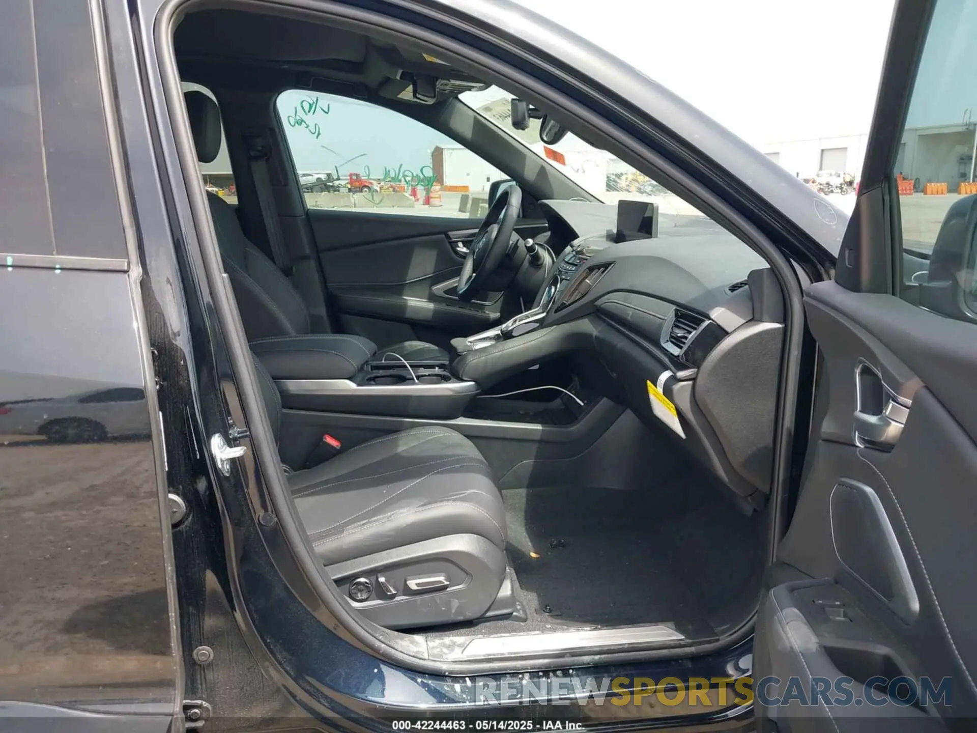 5 Photograph of a damaged car 5J8TC2H44SL013182 ACURA RDX 2025