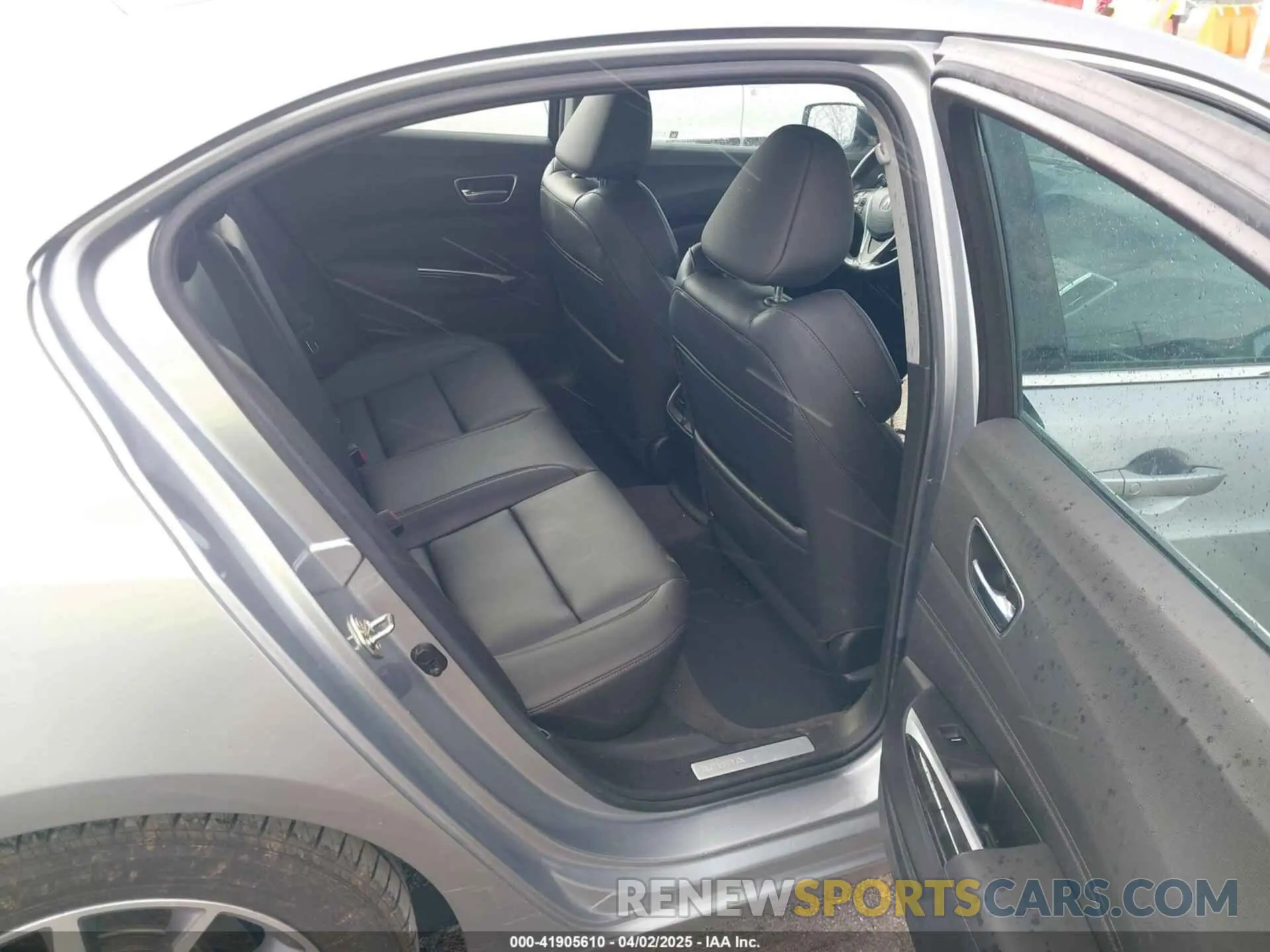 8 Photograph of a damaged car 19UUB1F38KA010003 ACURA TLX 2019