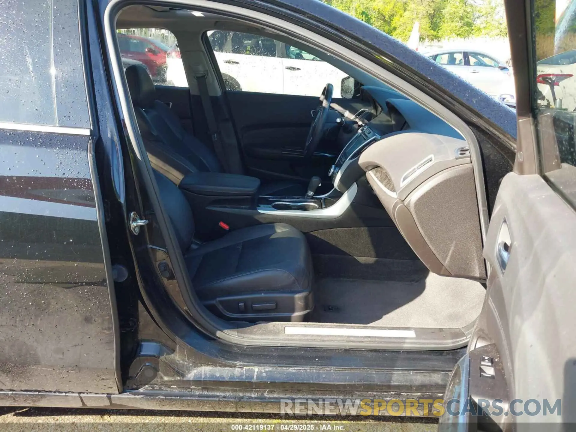 5 Photograph of a damaged car 19UUB1F52KA000293 ACURA TLX 2019