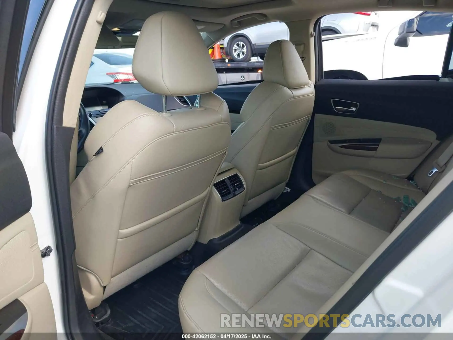 8 Photograph of a damaged car 19UUB1F52KA006384 ACURA TLX 2019