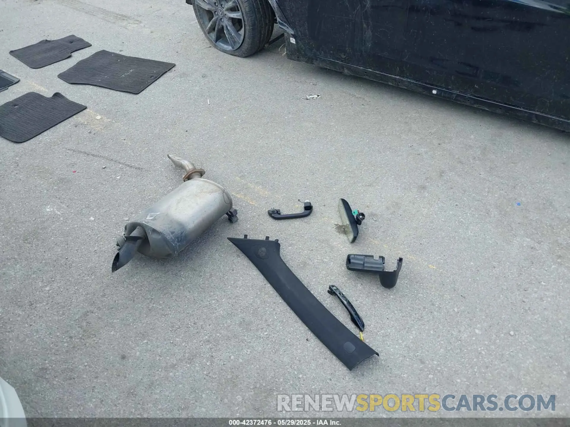 11 Photograph of a damaged car 19UUB1F62KA001601 ACURA TLX 2019