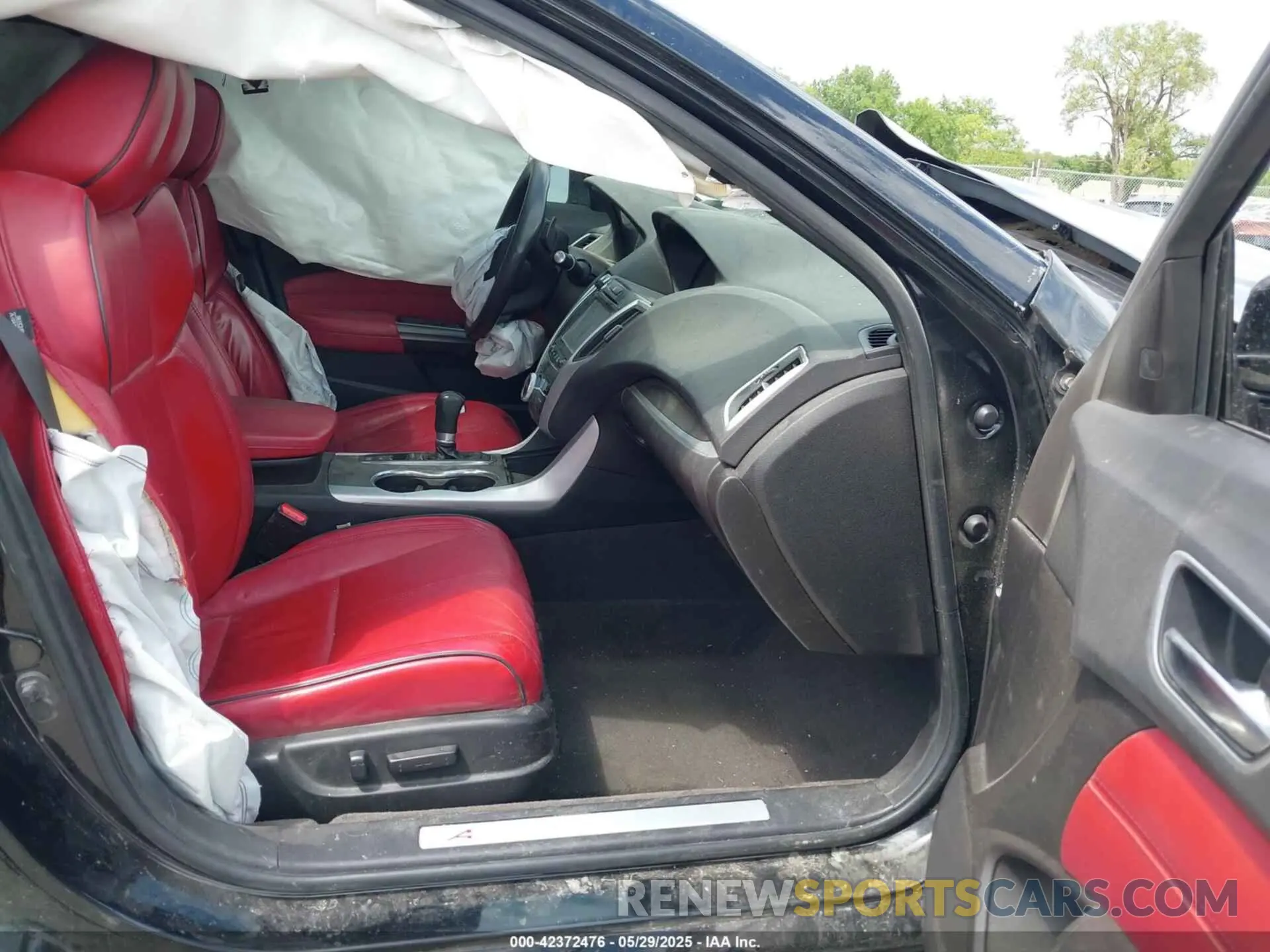 5 Photograph of a damaged car 19UUB1F62KA001601 ACURA TLX 2019