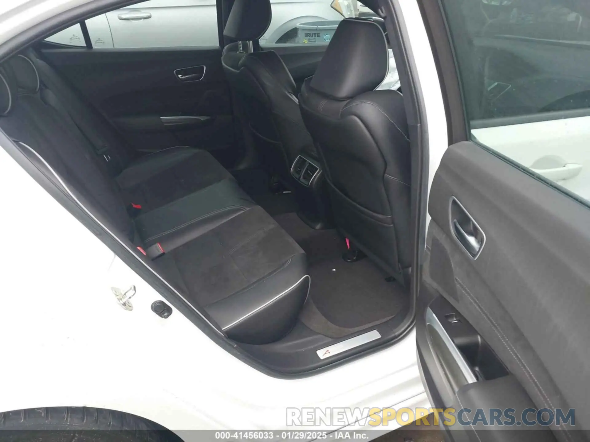 8 Photograph of a damaged car 19UUB1F63KA009058 ACURA TLX 2019