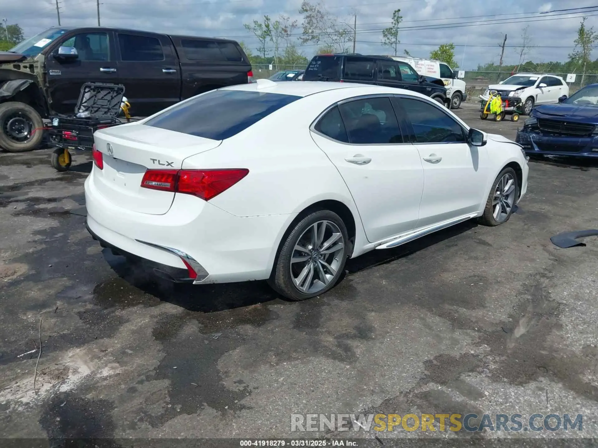 4 Photograph of a damaged car 19UUB2F4XKA008347 ACURA TLX 2019