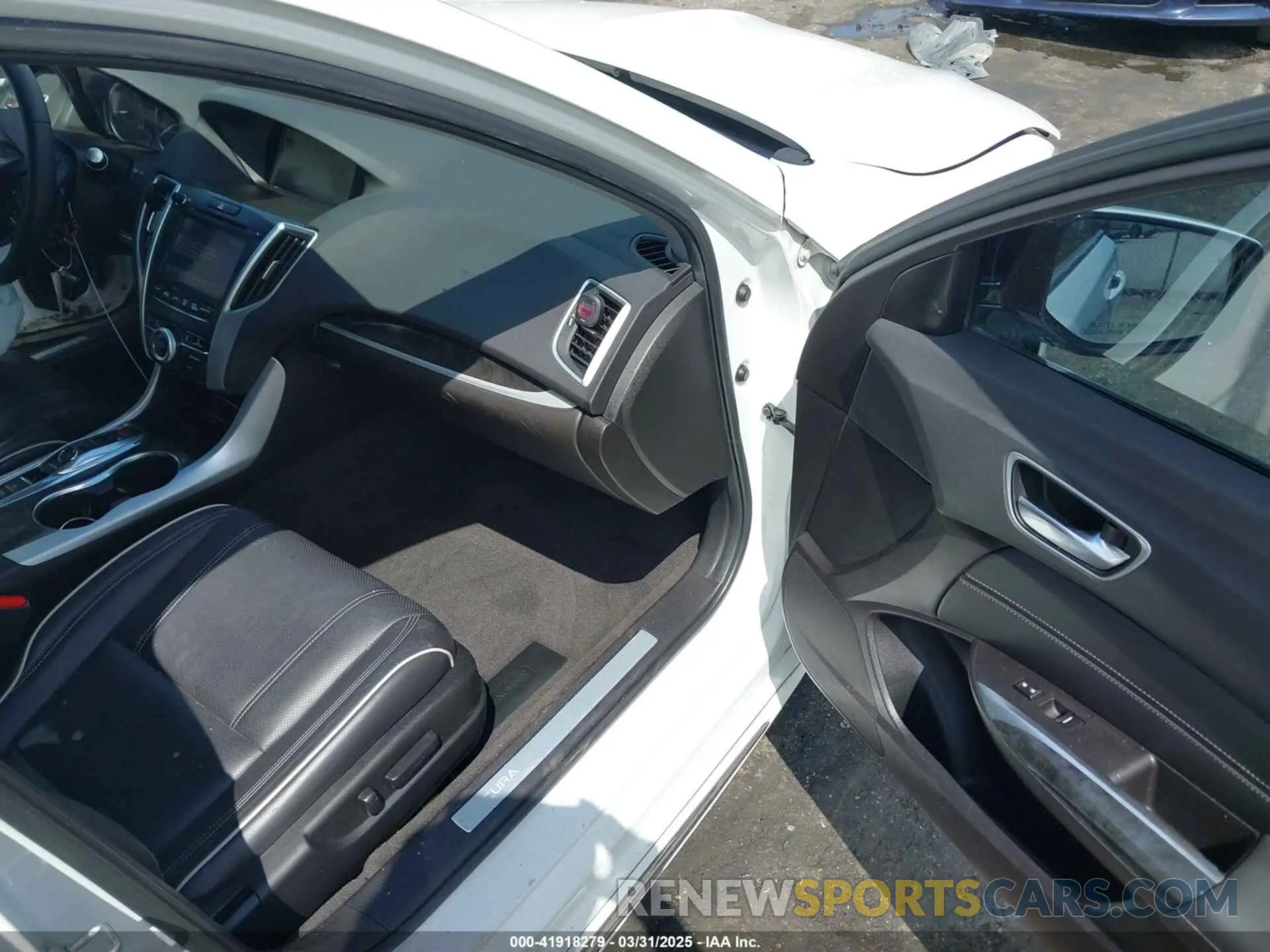 5 Photograph of a damaged car 19UUB2F4XKA008347 ACURA TLX 2019