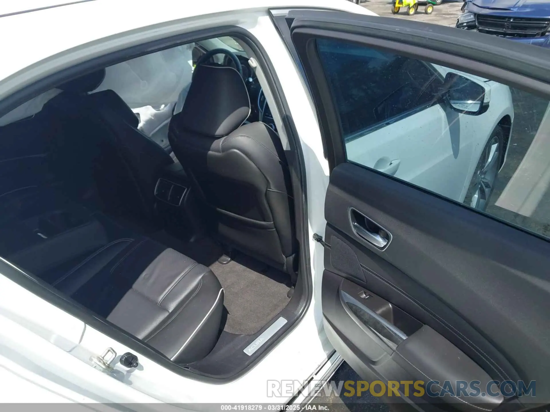8 Photograph of a damaged car 19UUB2F4XKA008347 ACURA TLX 2019