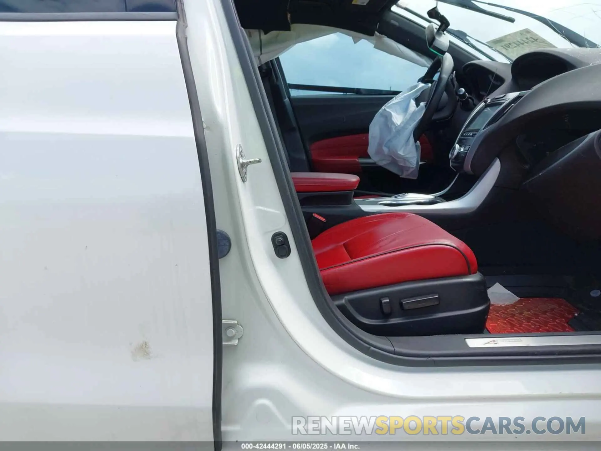 5 Photograph of a damaged car 19UUB2F62KA007114 ACURA TLX 2019