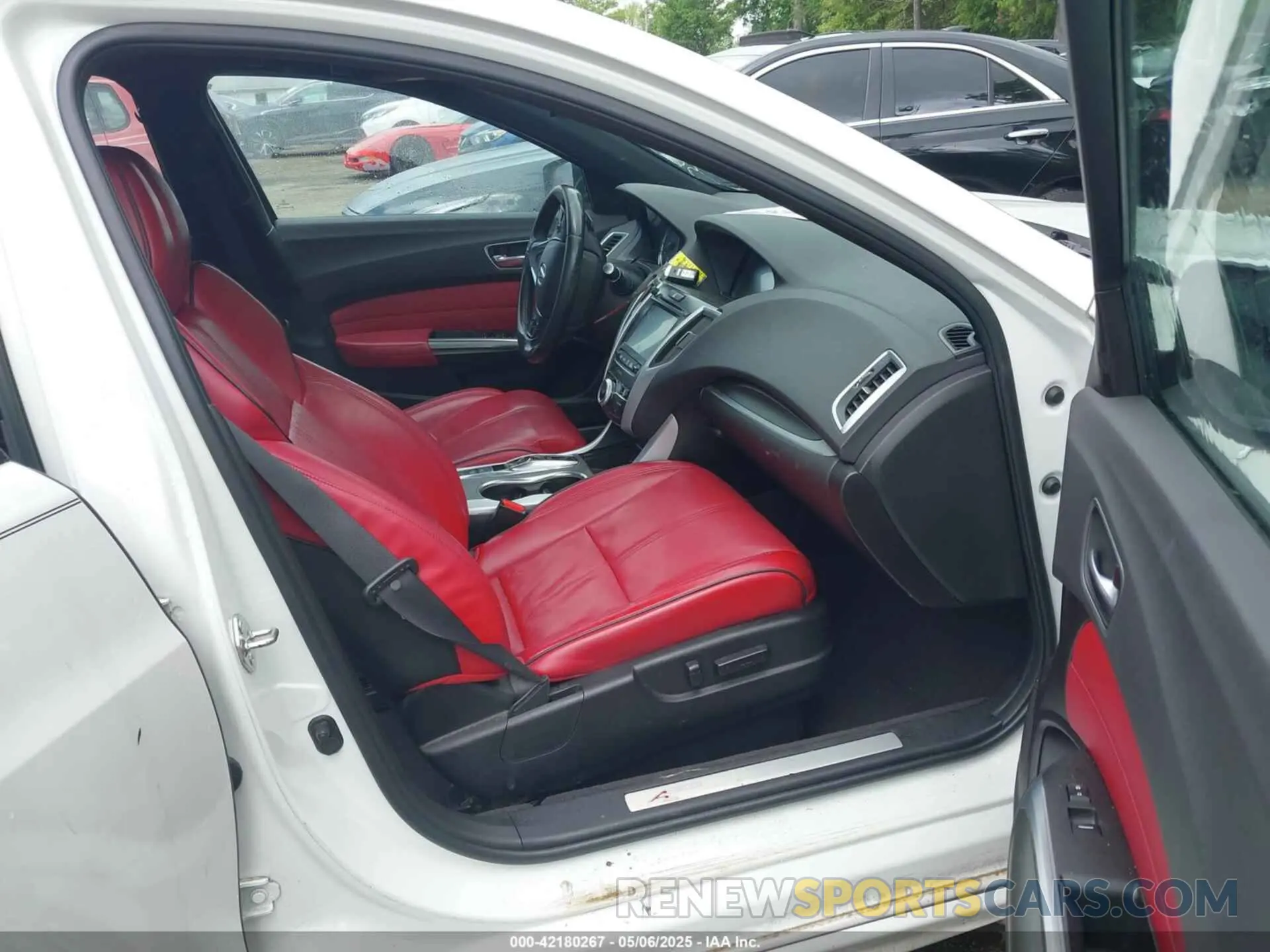 5 Photograph of a damaged car 19UUB3F60KA005206 ACURA TLX 2019