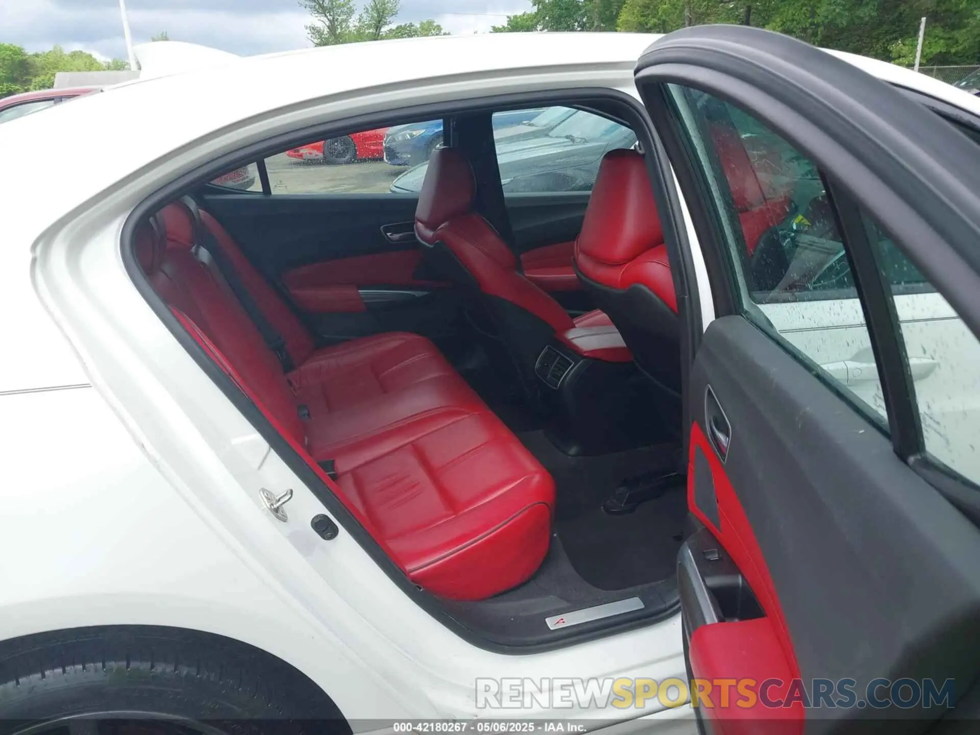 8 Photograph of a damaged car 19UUB3F60KA005206 ACURA TLX 2019