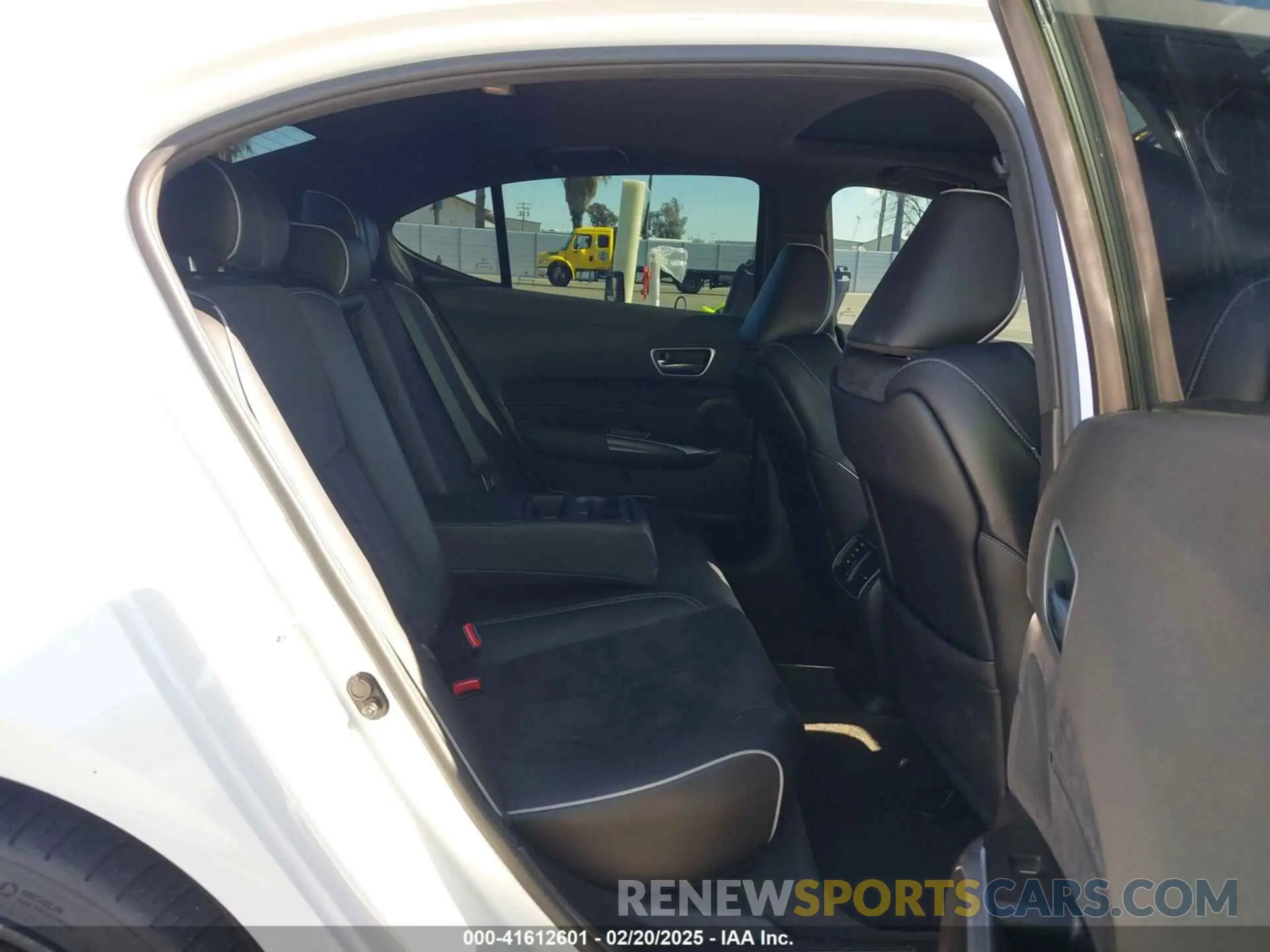 8 Photograph of a damaged car 19UUB3F65KA003595 ACURA TLX 2019