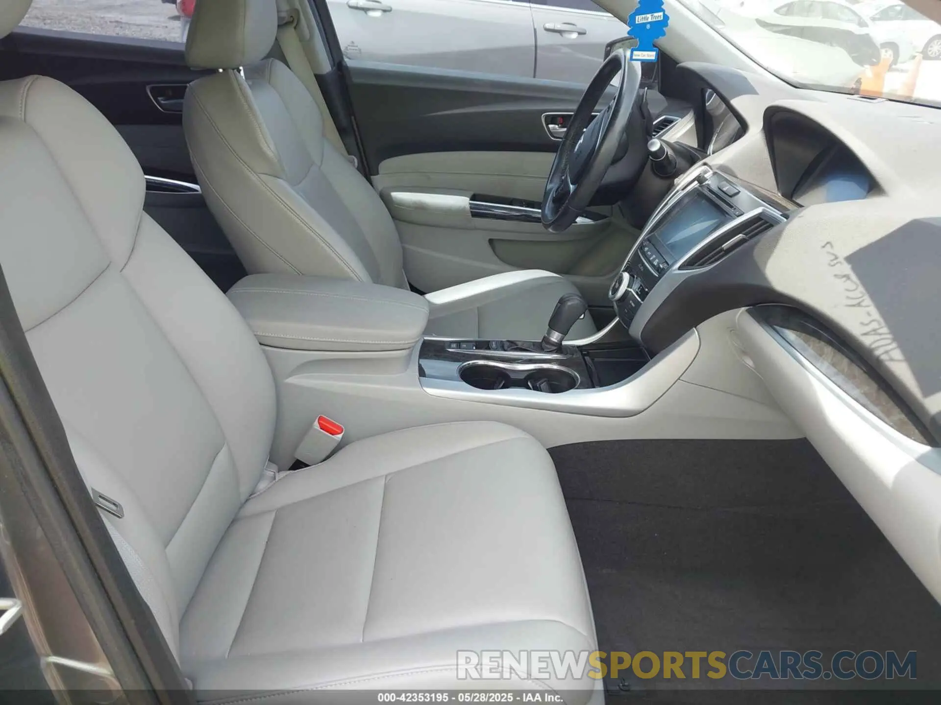5 Photograph of a damaged car 19UUB1F31LA004495 ACURA TLX 2020
